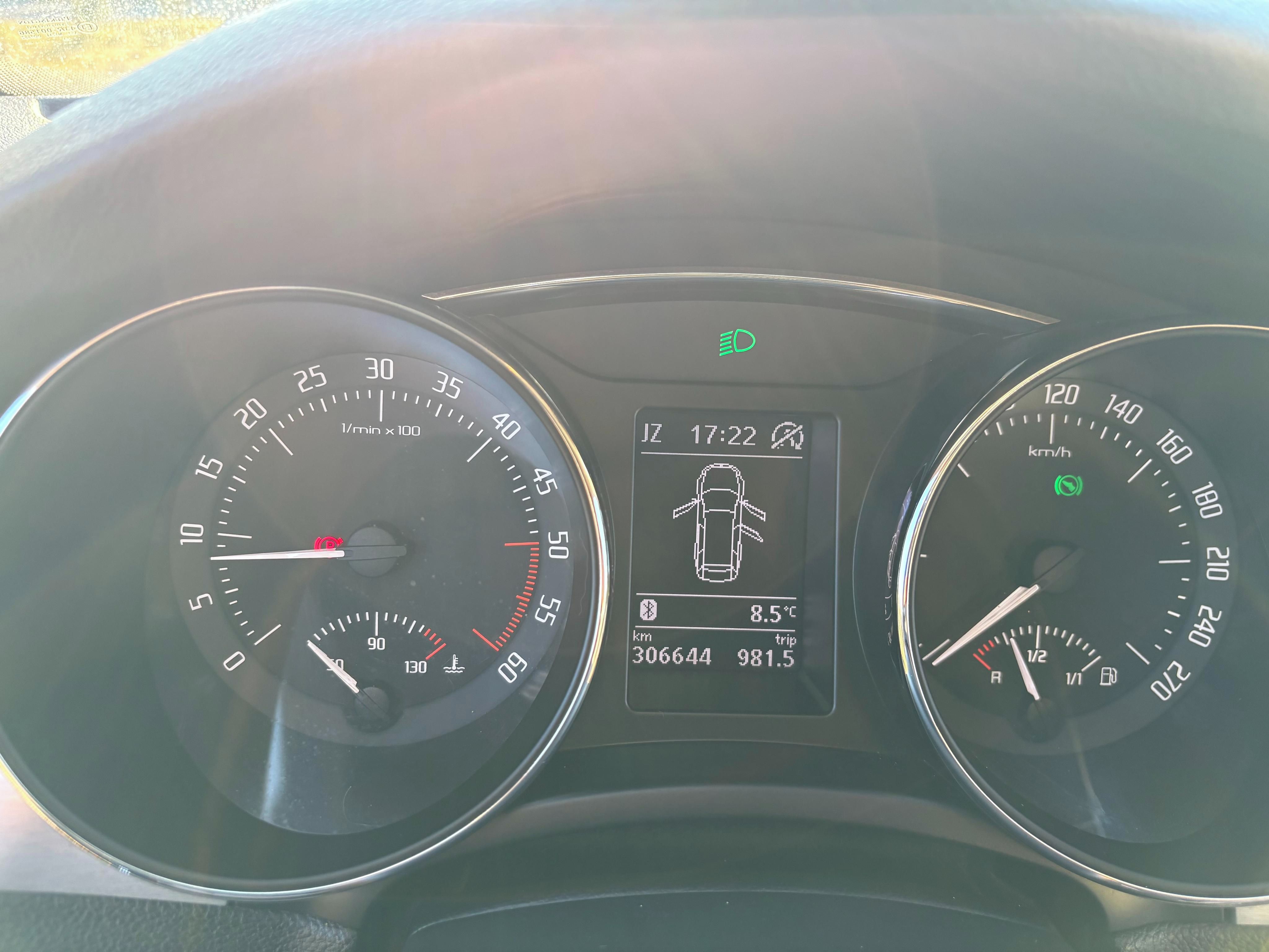 Škoda Superb, 2,0 TDI DSG panorama - fotka 6