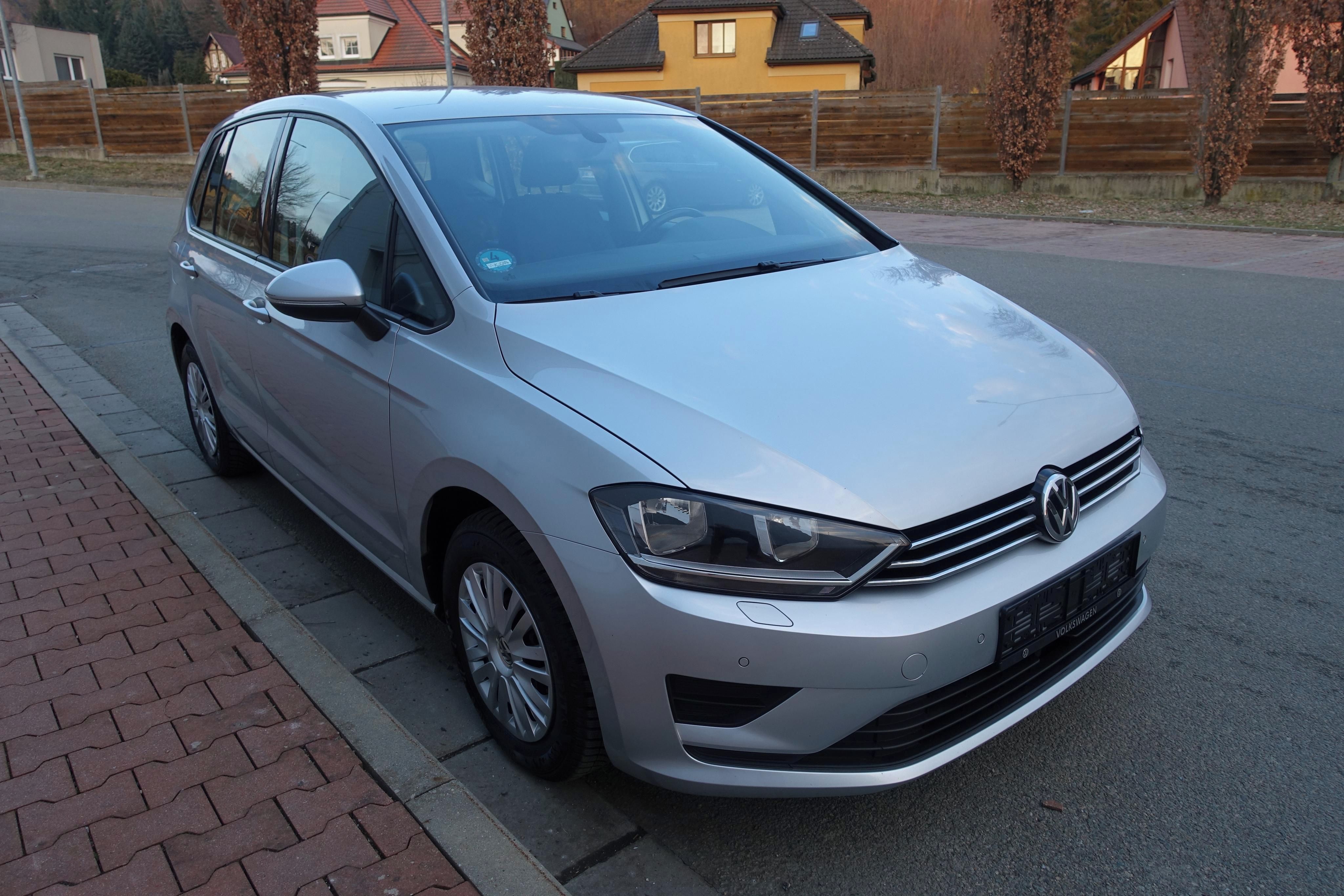 Volkswagen Golf Sportsvan, 1.2 81kw servis VW moc pěkný - fotka 4