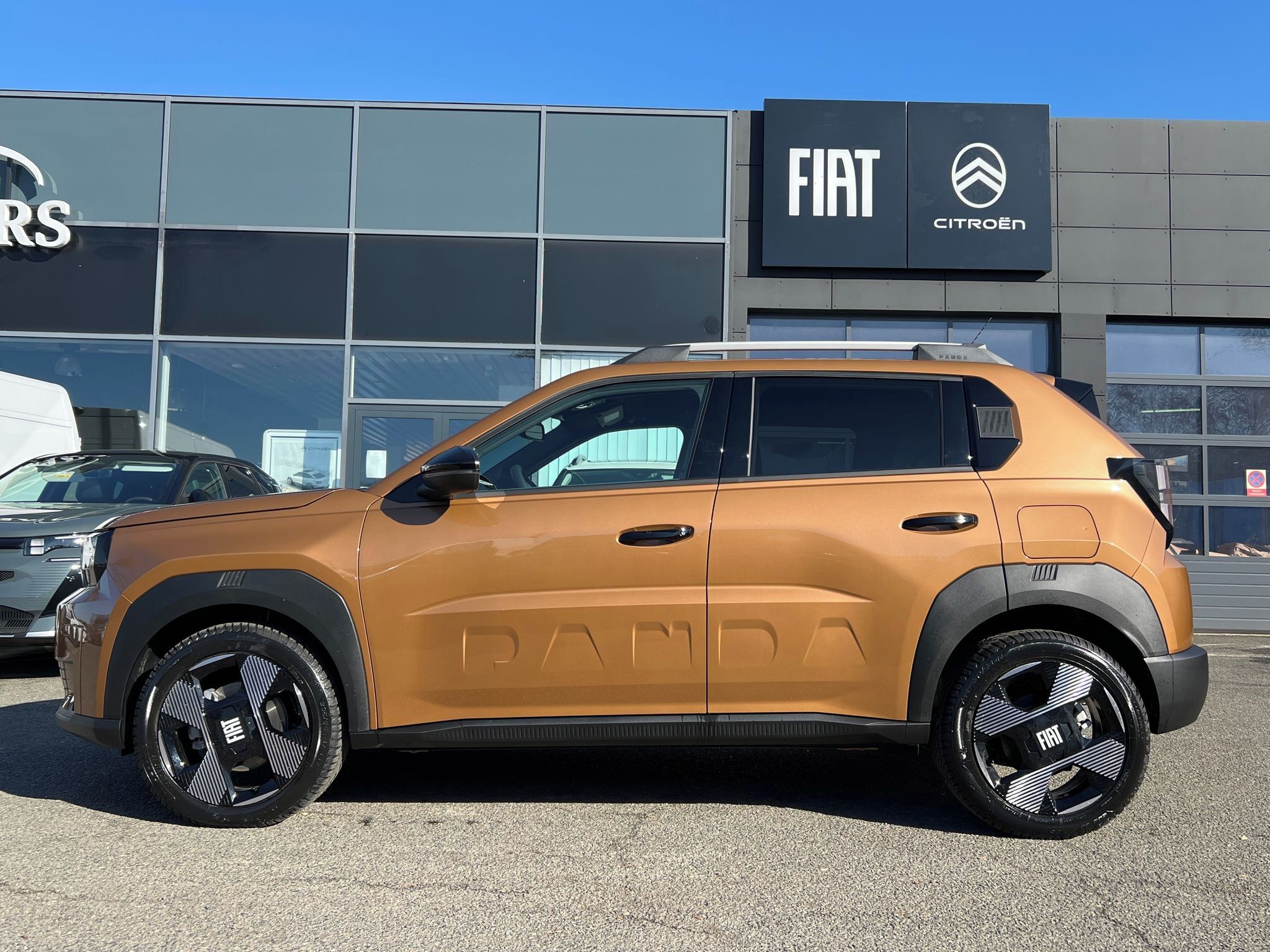 Fiat Grande Panda, 1.2 HYBRID 110k  LA PRIMA - fotka 3