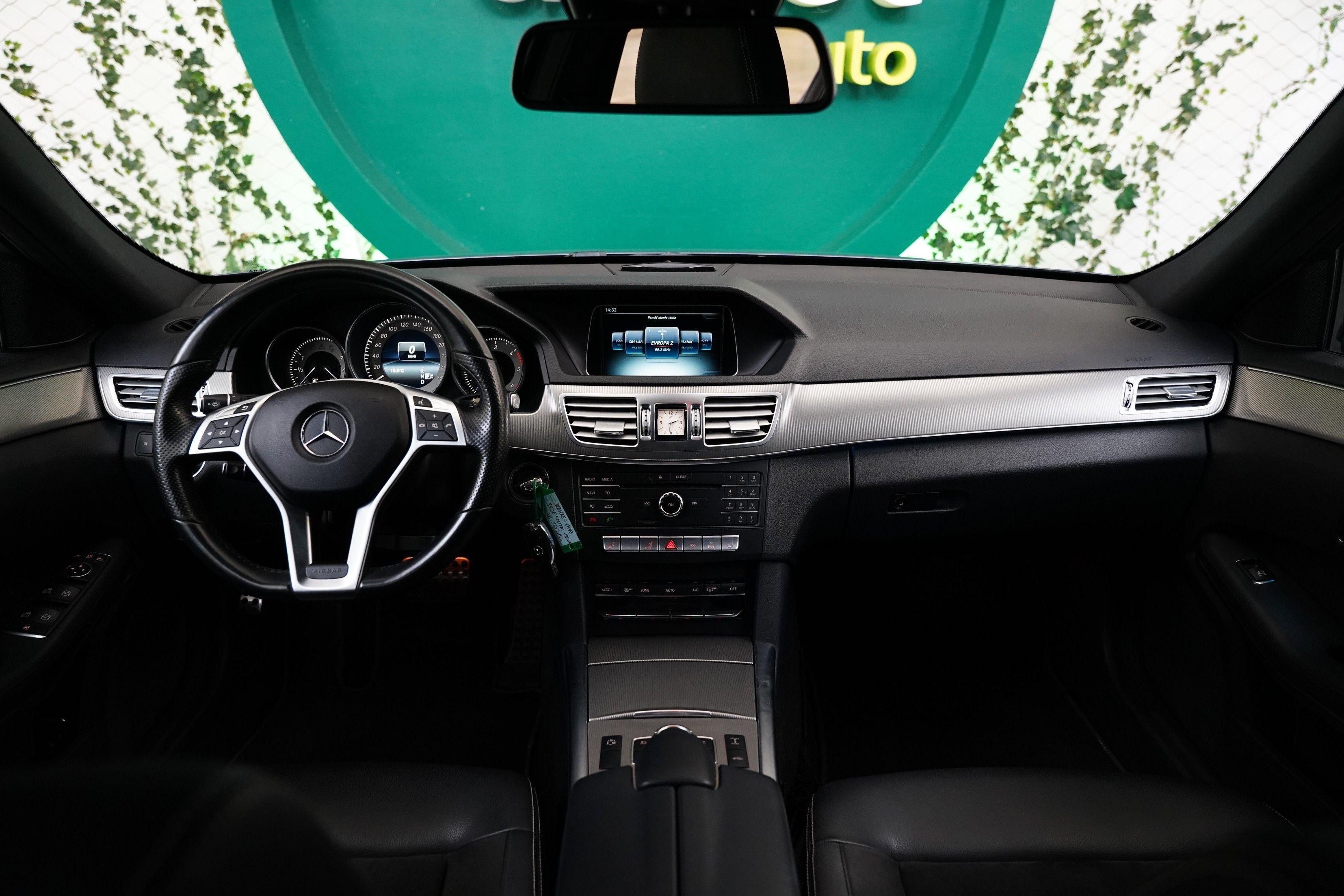 Mercedes-Benz Třídy E, 350d 190 kW 4Matic - fotka 5