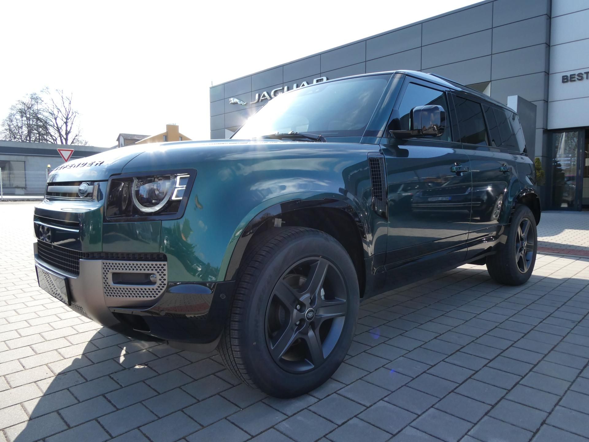 Land Rover Defender, 110 3,0 X-Dynamic SE D200 - fotka 4