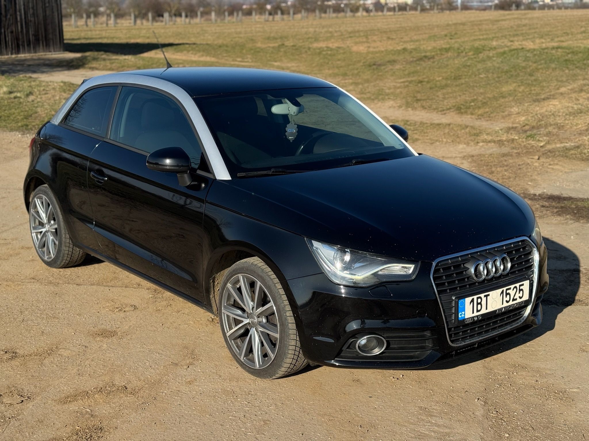 Audi A1, 1.6 TDI (77 kW) XENON - fotka 2