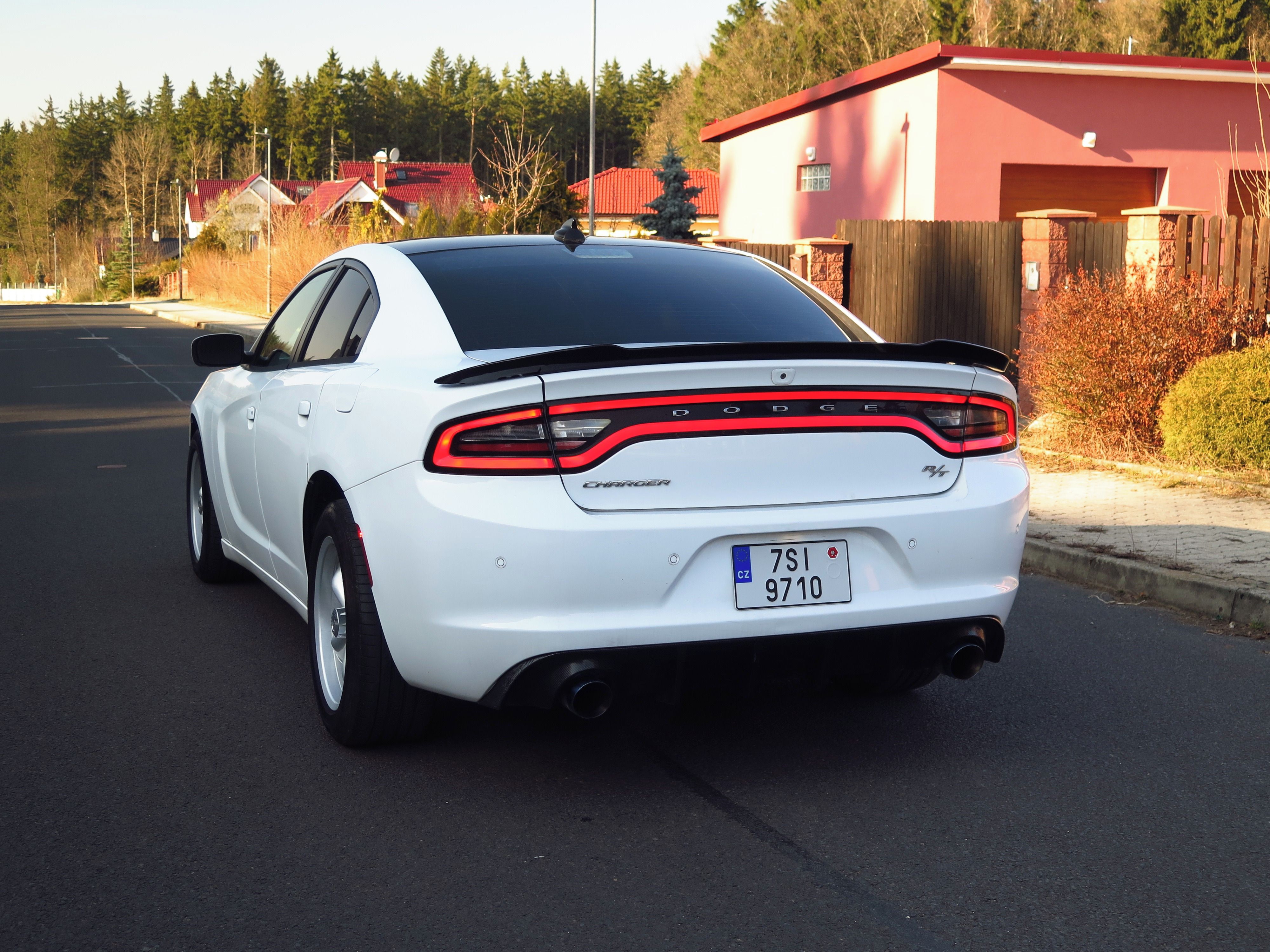 Dodge Charger, SRT vzhled - 5.7 HEMI V8 - DPH - fotka 5