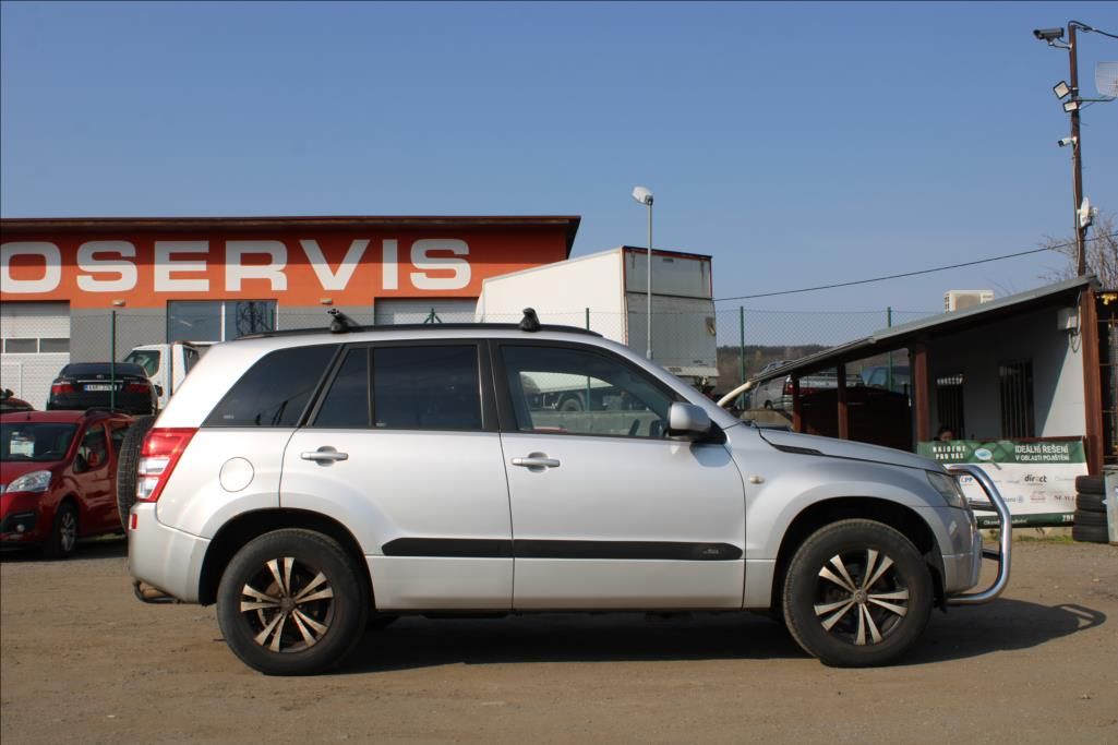 Suzuki Grand Vitara, 2,0 i + LPG  LPG,4 x 4,TAŽNÉ - fotka 4