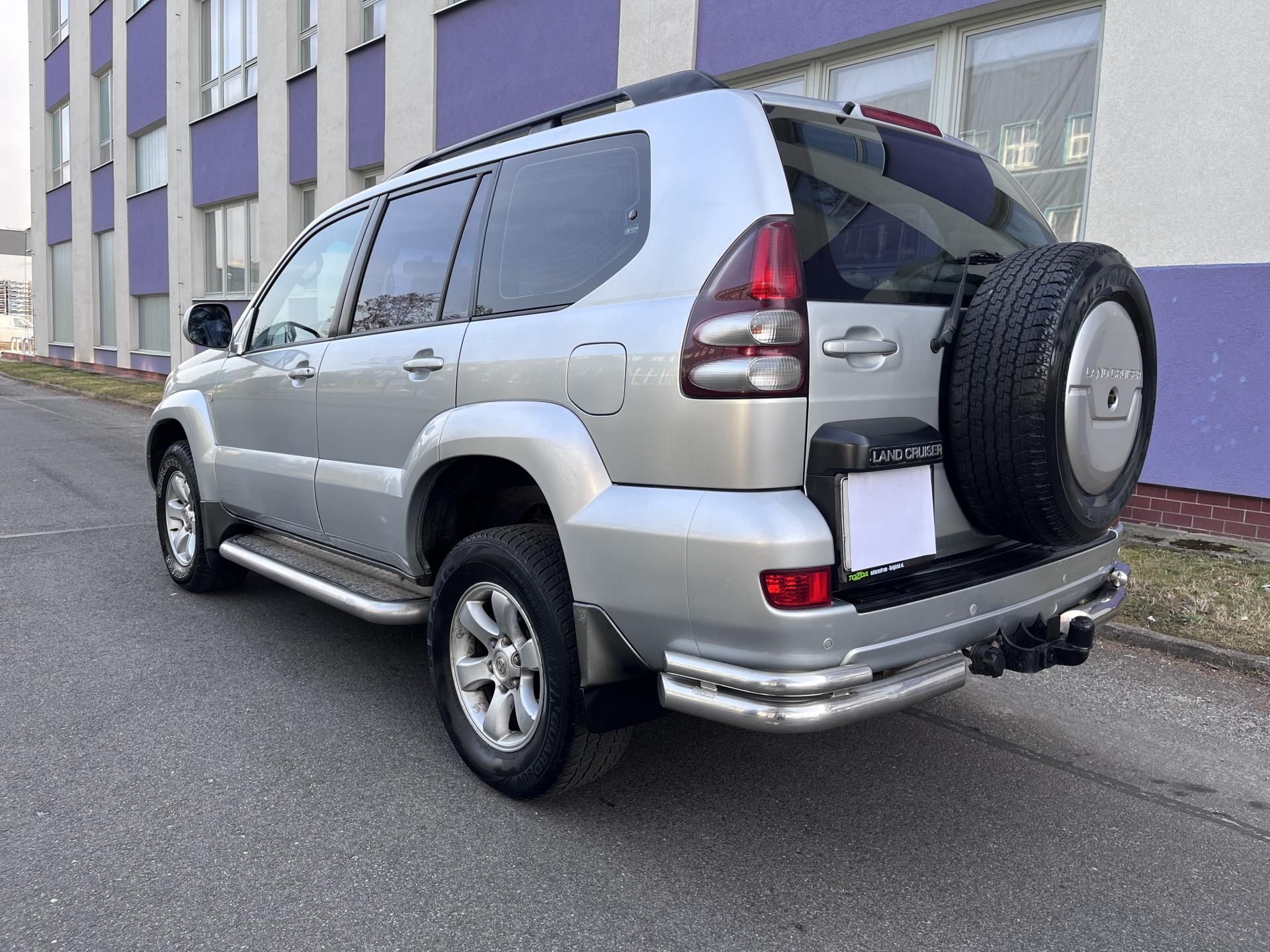 Toyota Land Cruiser, 120 3,0D 4WD/automat 8-místný - fotka 3