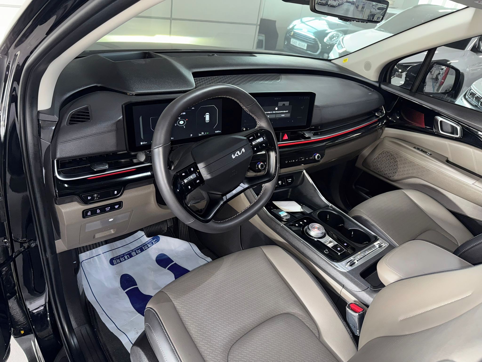 Kia Carnival, 1.6 T-GDI hybrid, 9míst - fotka 6