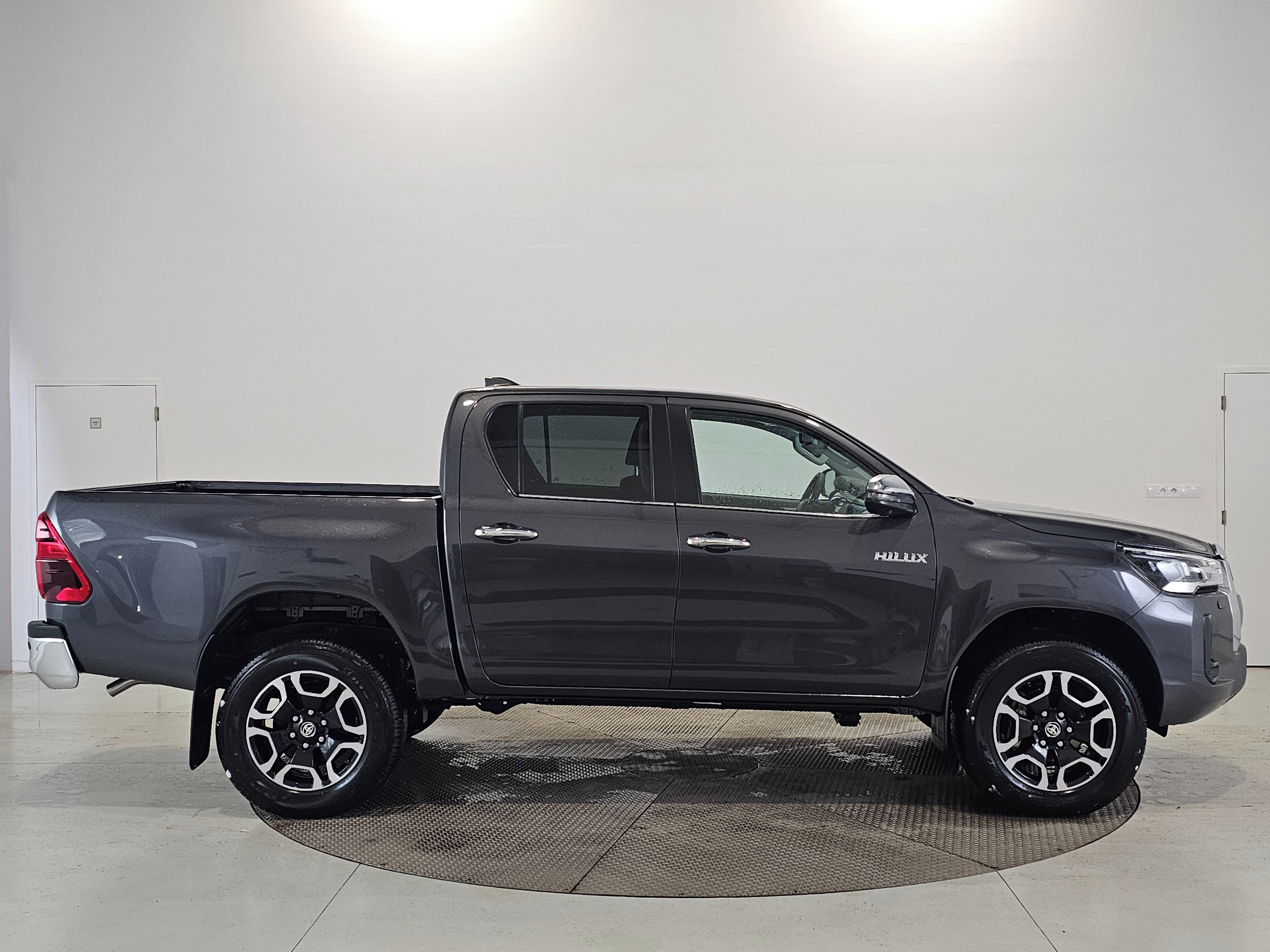 Toyota Hilux, DoubleCab 2.8D 6AT Executive - fotka 4