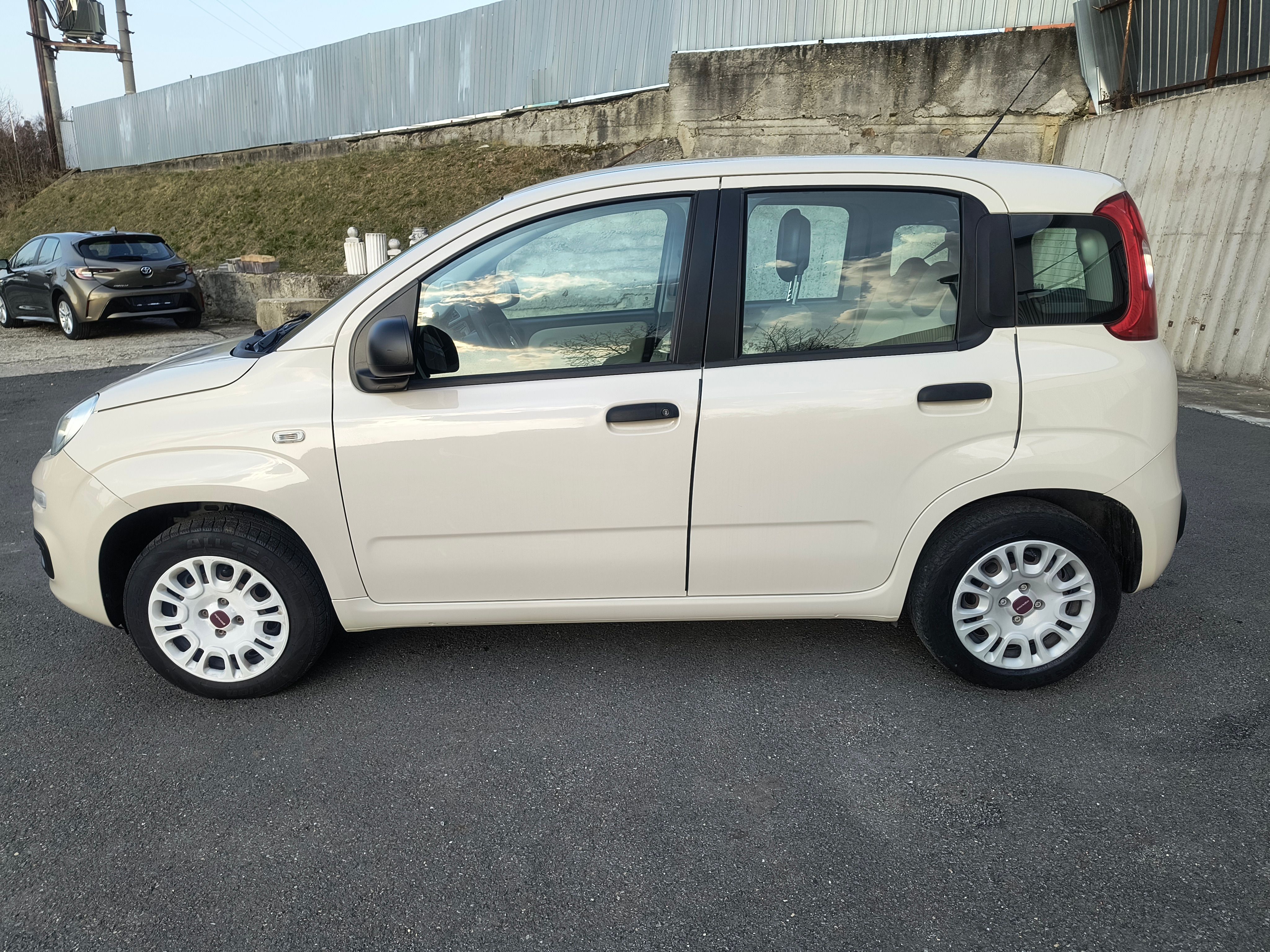 Fiat Panda, 1.2 AUTOMAT NESEHNATELNÁ VERZE - fotka 4