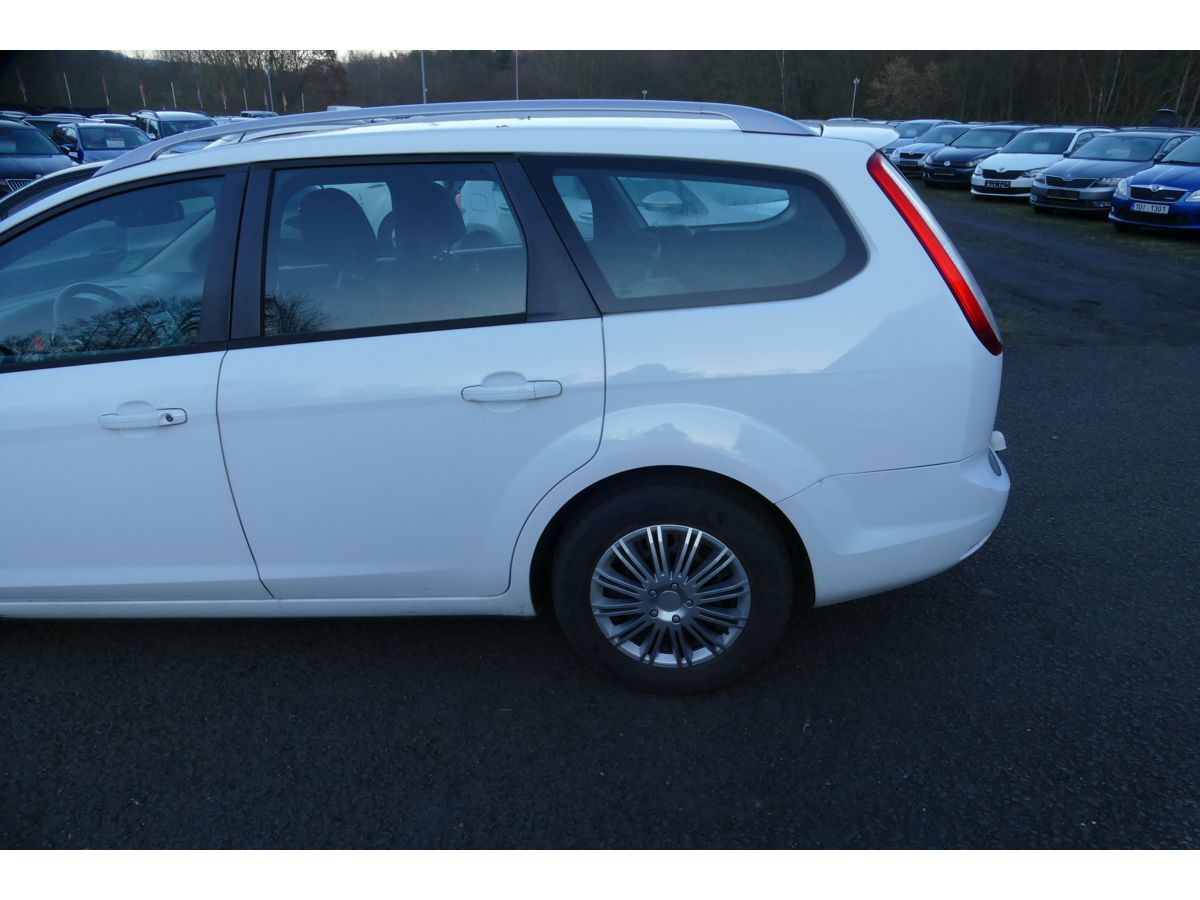 Ford Focus, 1,6 74KW KLIMA - fotka 6
