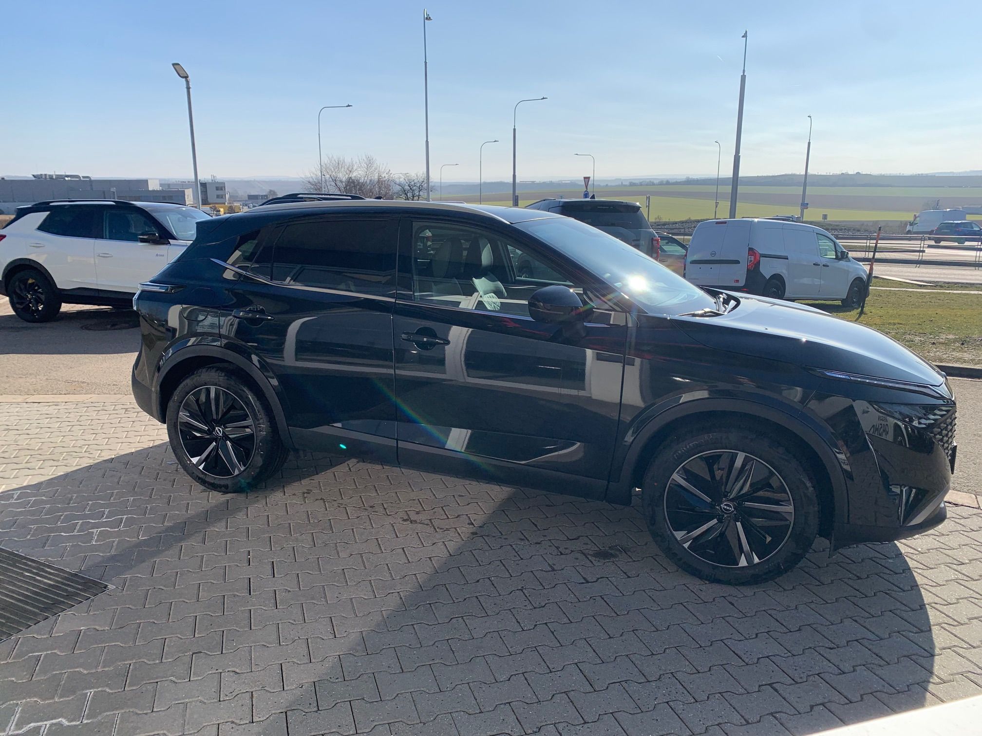 Nissan Qashqai, 1,3 DIG-T MH X-Tronic Tekna - fotka 4