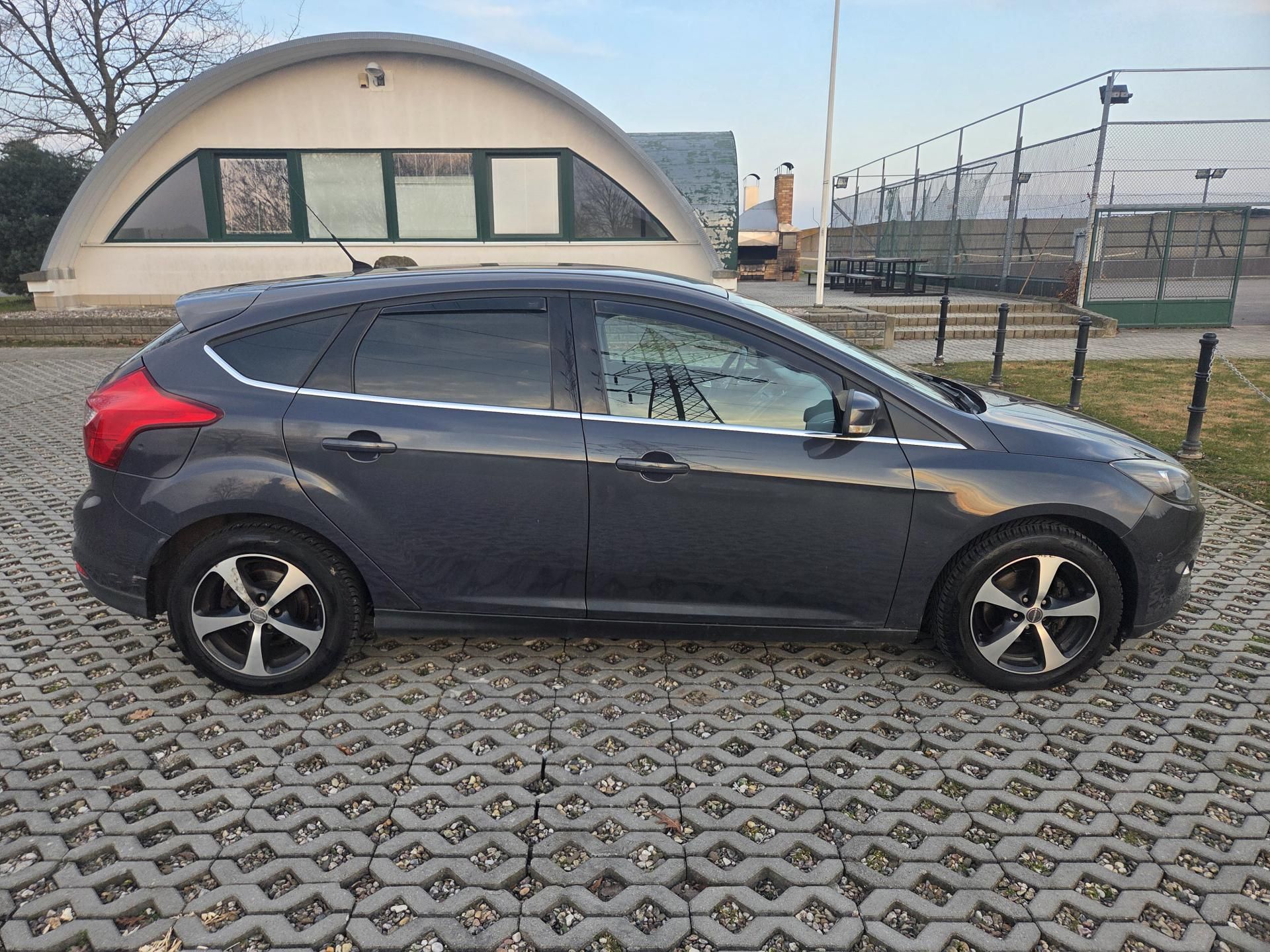 Ford Focus, 1.0 ecoboost 74 kW, top stav - fotka 4
