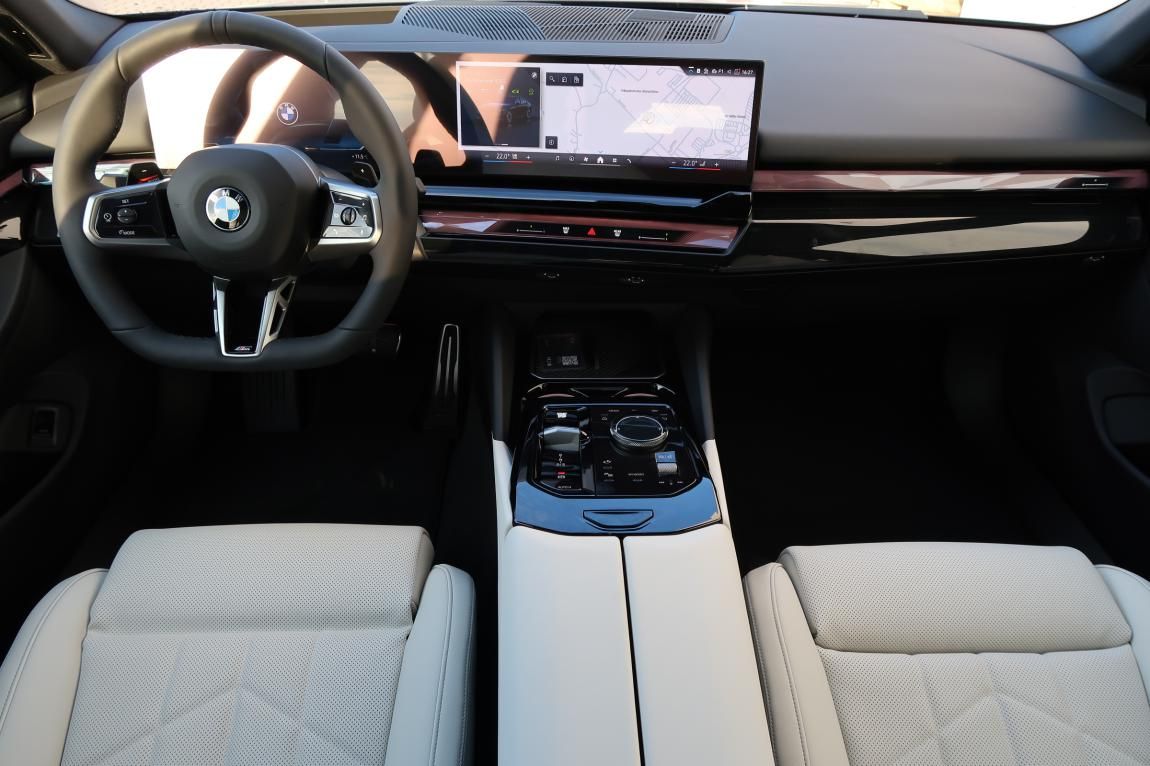 BMW Řada 5, 540d xDrive Sedan - fotka 4