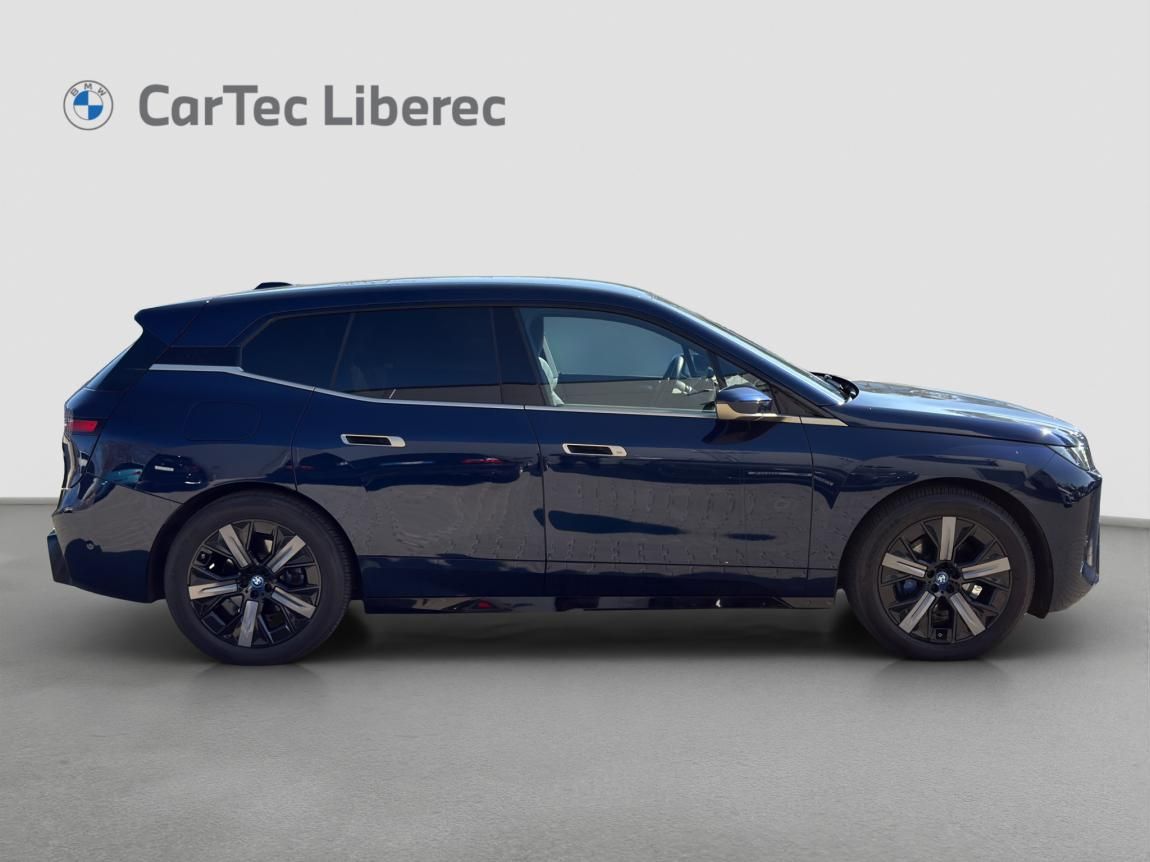 BMW iX, xDrive45 - fotka 5