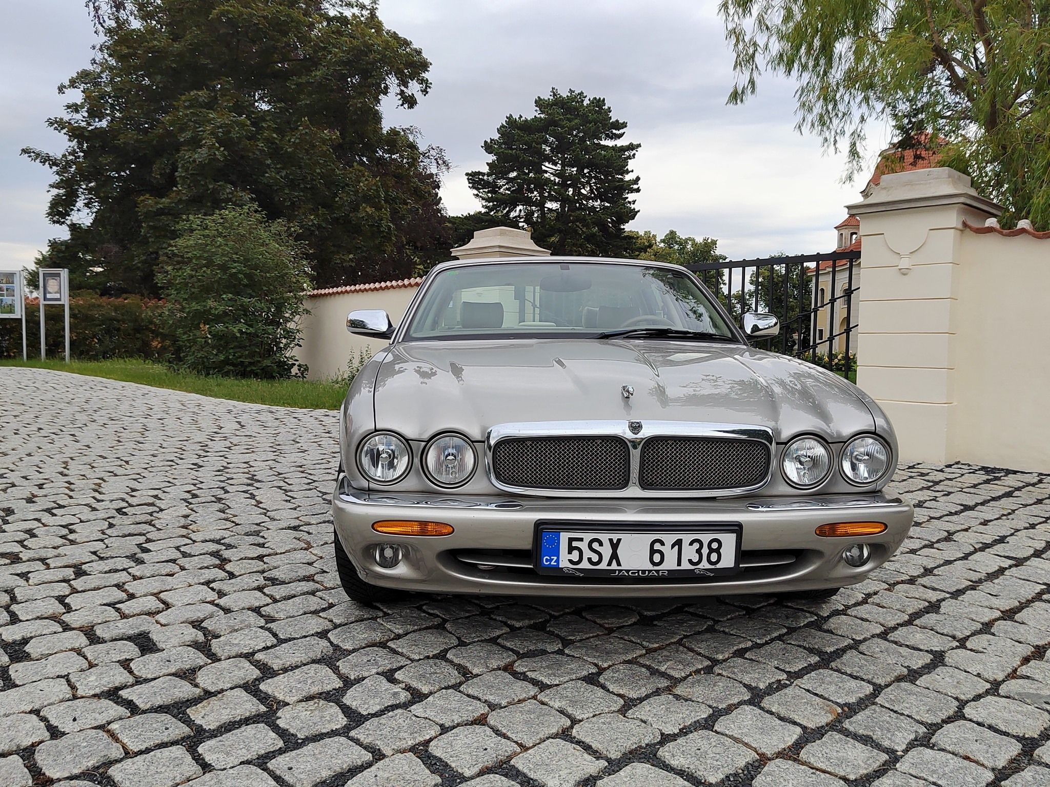 Jaguar XJ, 3,2 V8 unikát - fotka 3