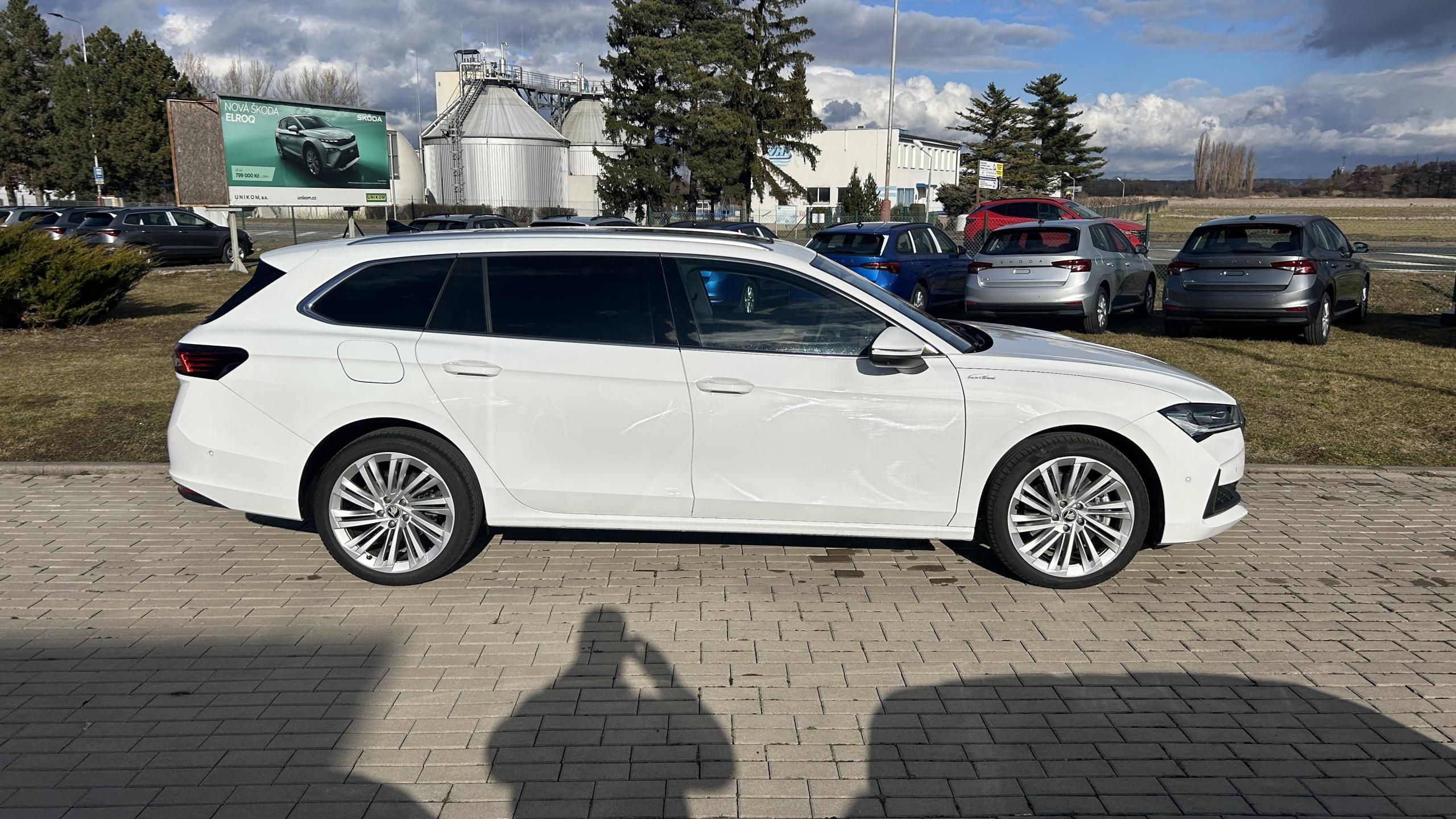 Škoda Superb, TDI, 4x4, DSG, L&K, PANO,NEZ.T - fotka 6