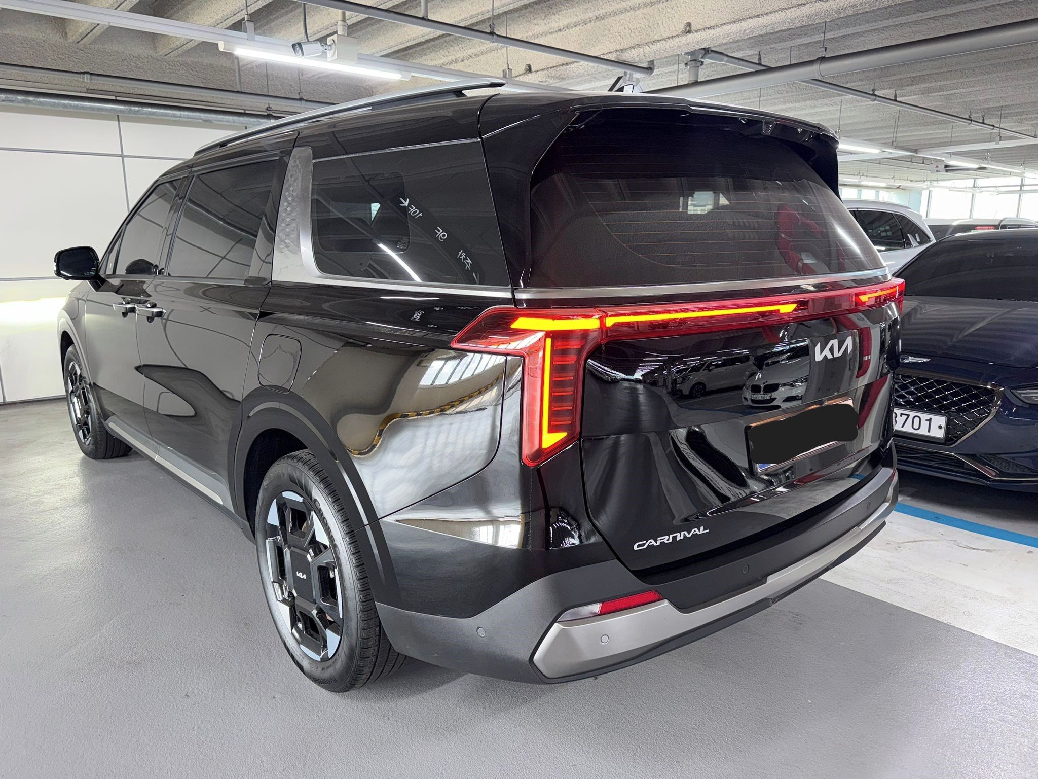 Kia Carnival, 1.6 T-GDI hybrid, 9míst - fotka 4