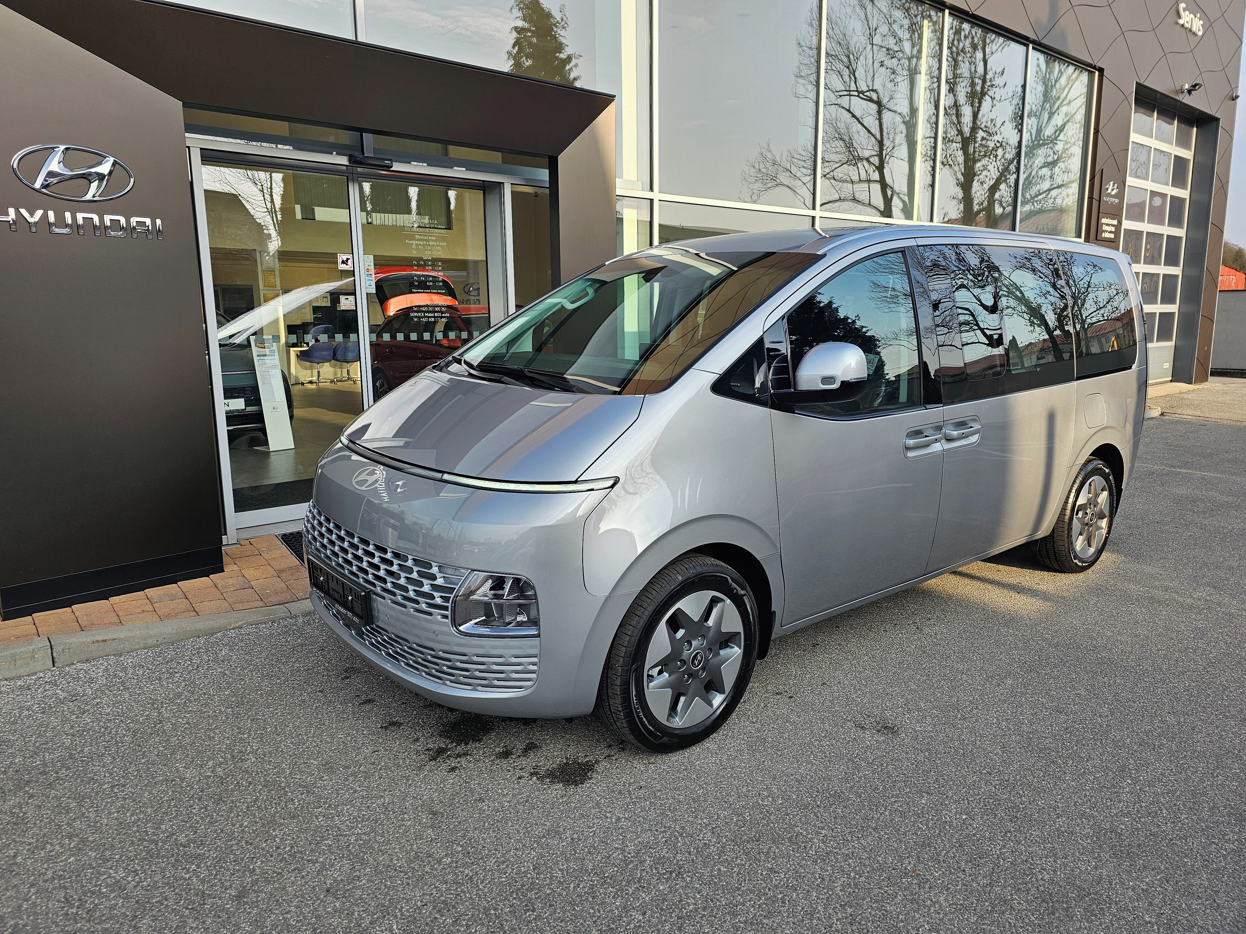 Hyundai Staria, 1,6T Hybrid 6-AT STYLE