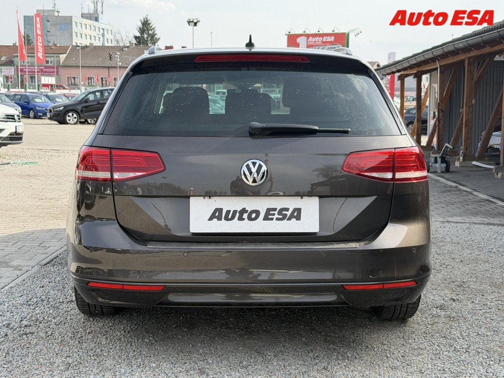 Volkswagen Passat, 2.0TDi,DSG,navi,TZ - fotka 5