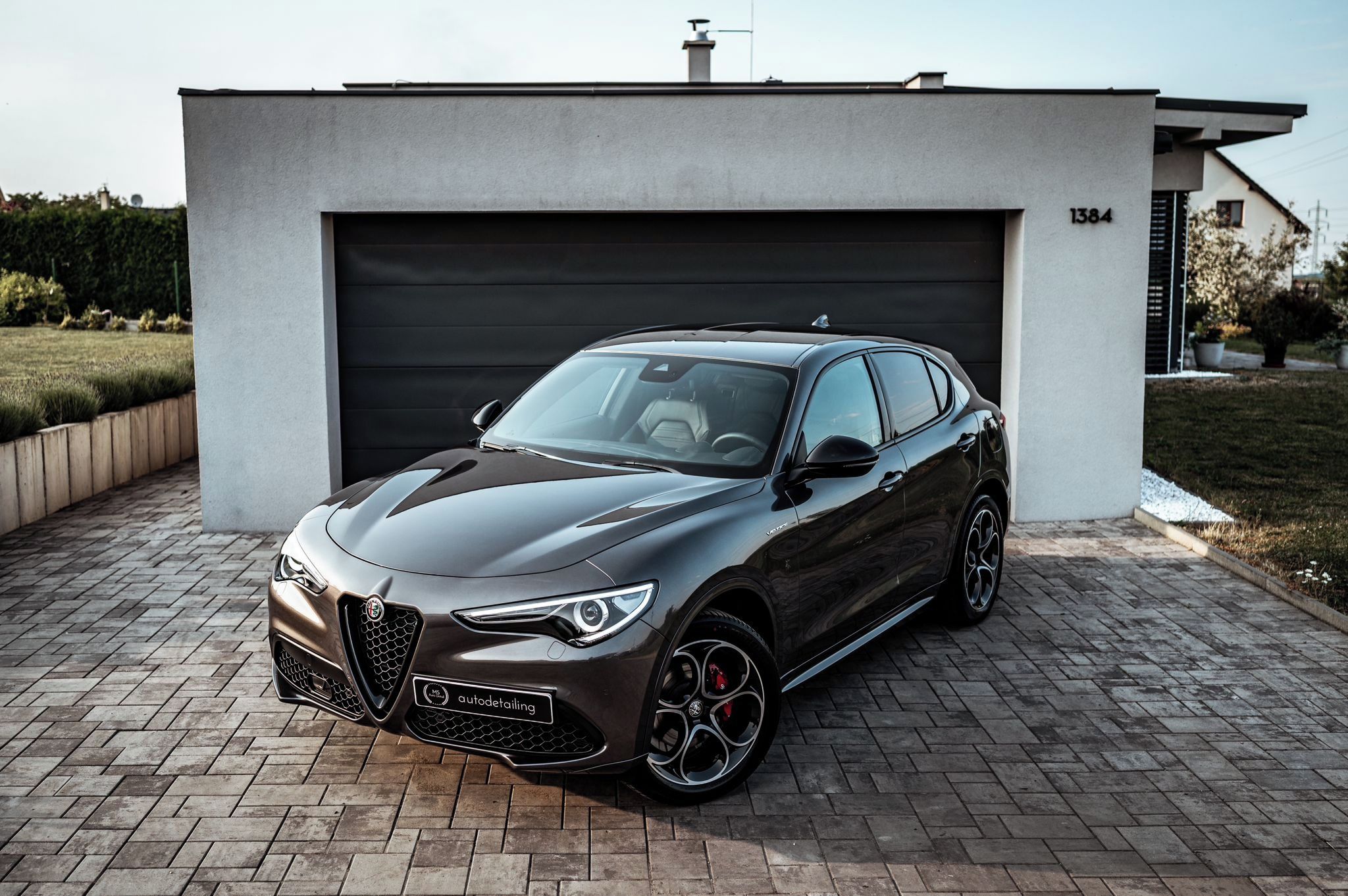 Alfa Romeo Stelvio, Veloce 280 Q4-TOP zánovní stav