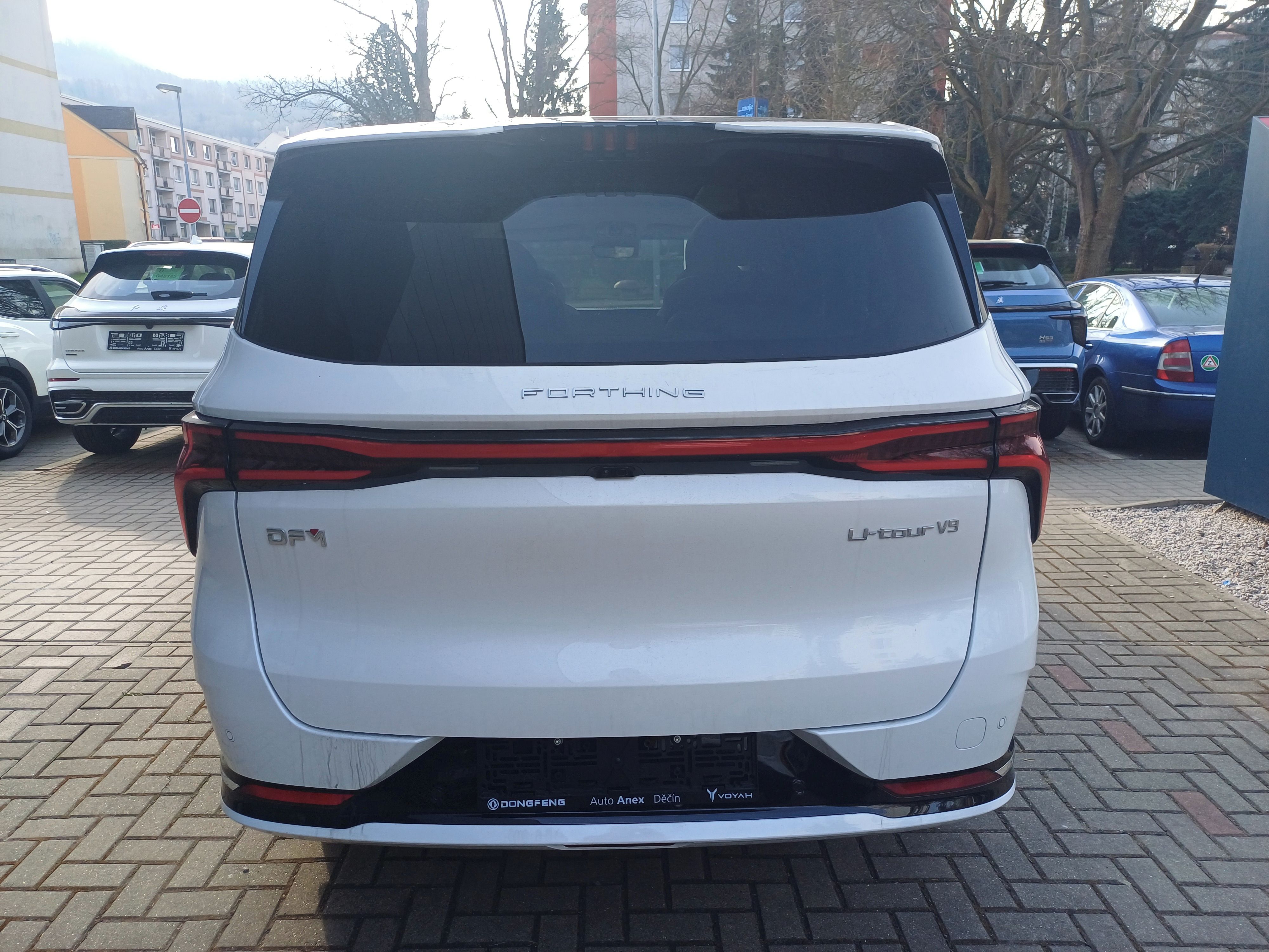 Dongfeng U-Tour, V9 HEV Luxusní MPV - fotka 6