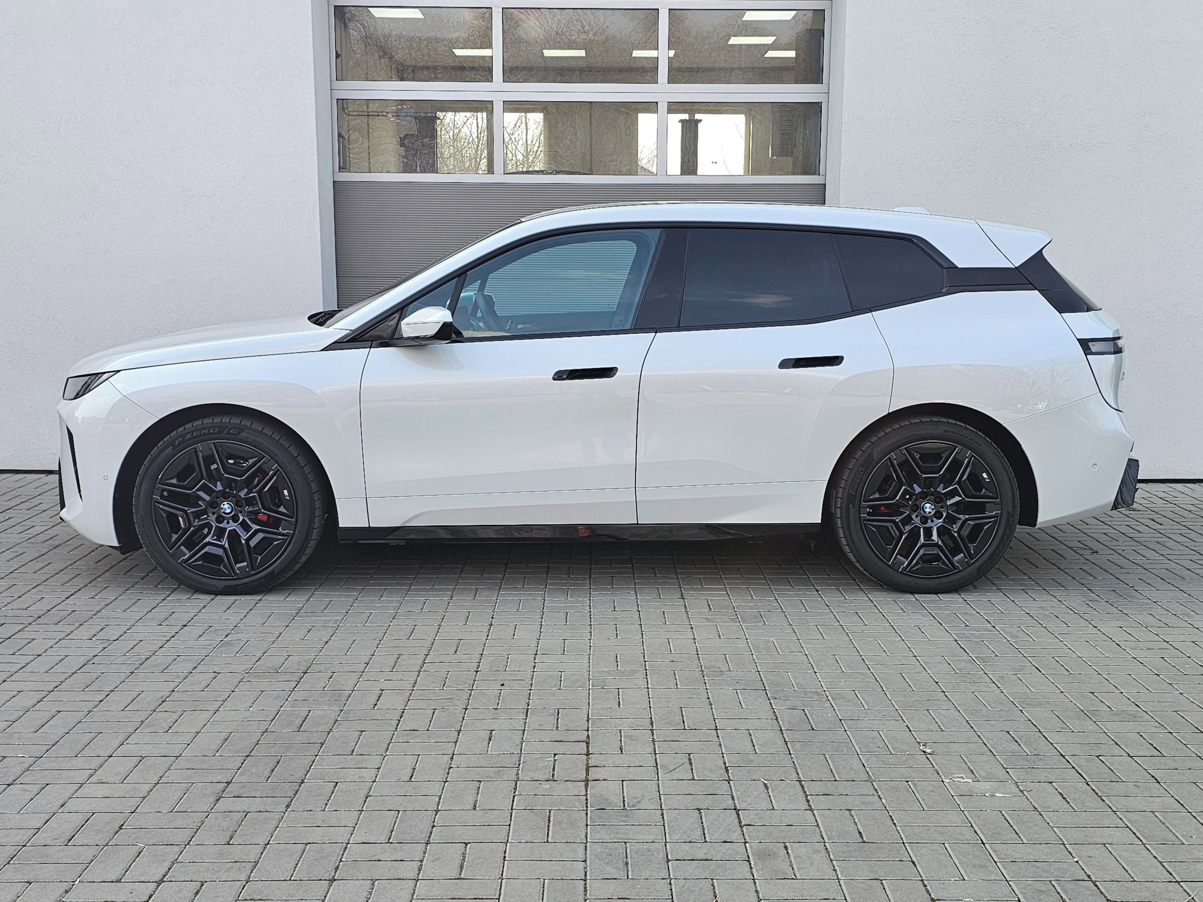 BMW iX, xDrive45, SoH 100% M Paket Pro - fotka 4