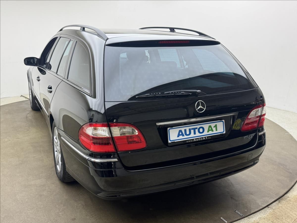 Mercedes-Benz Třídy E, 3,0 280 V6 AT AVANTGARDE H/K - fotka 6