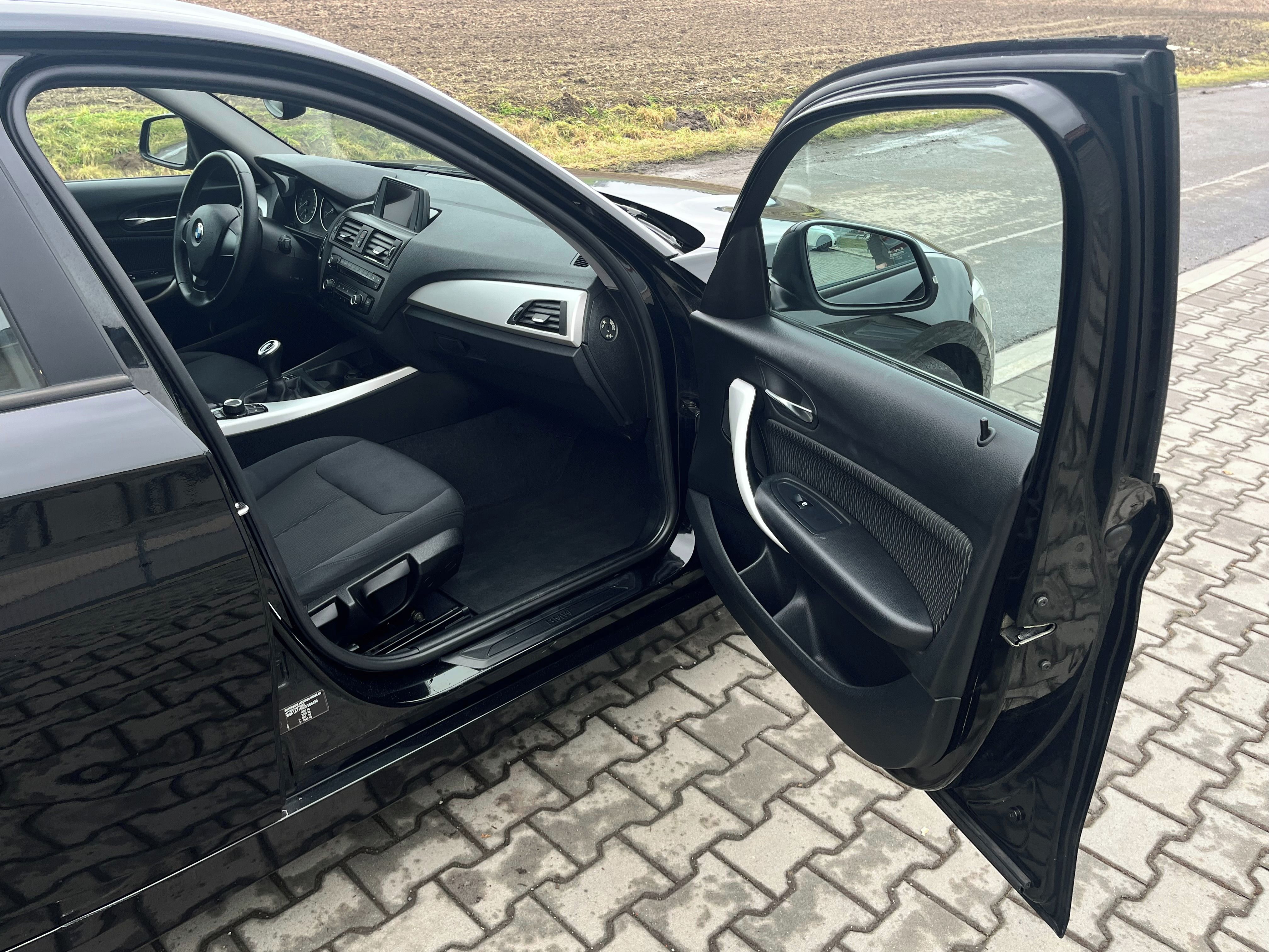 BMW Řada 1, 118i 100kW 2012 benzín - fotka 6