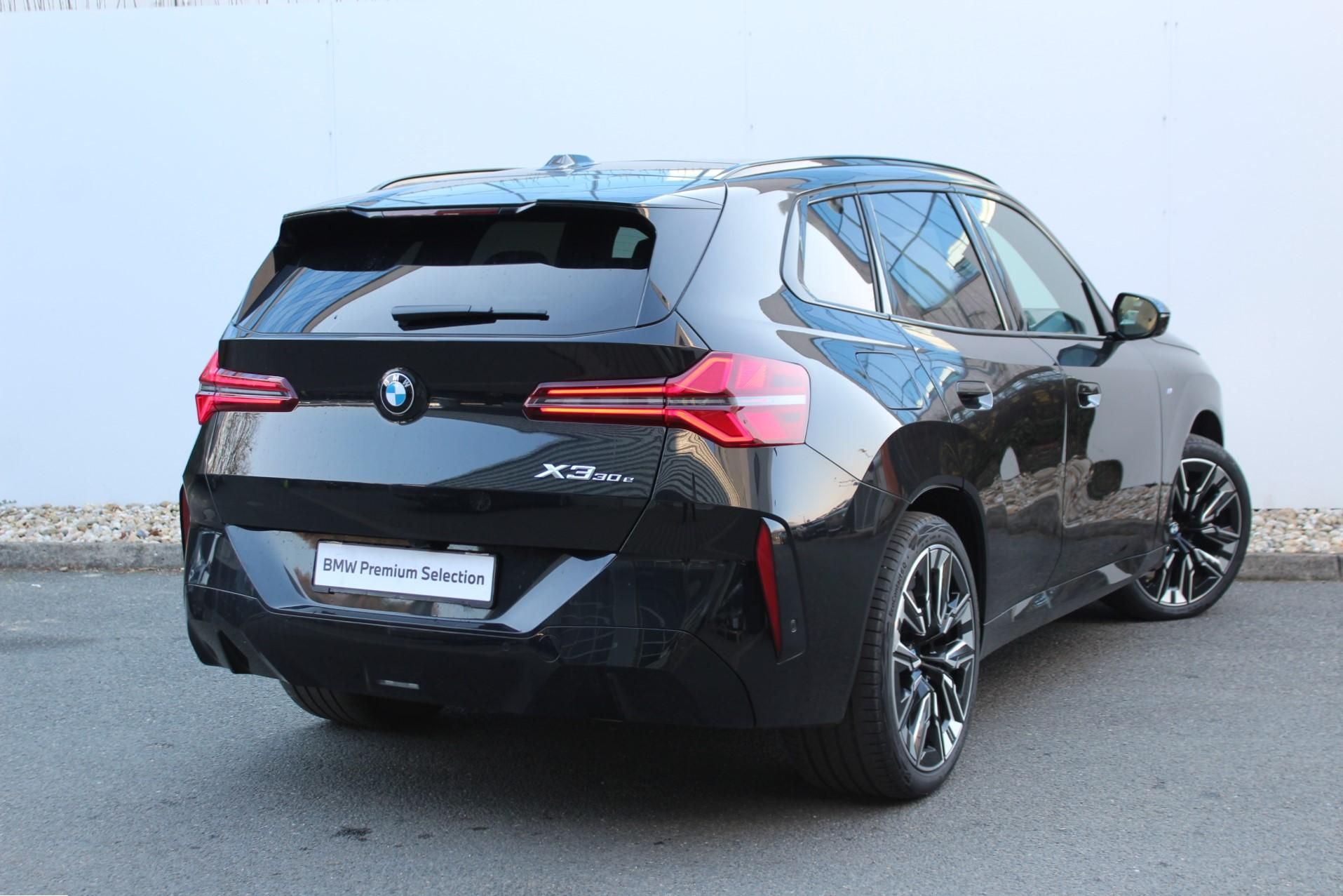 BMW X3, xDrive30e - fotka 2