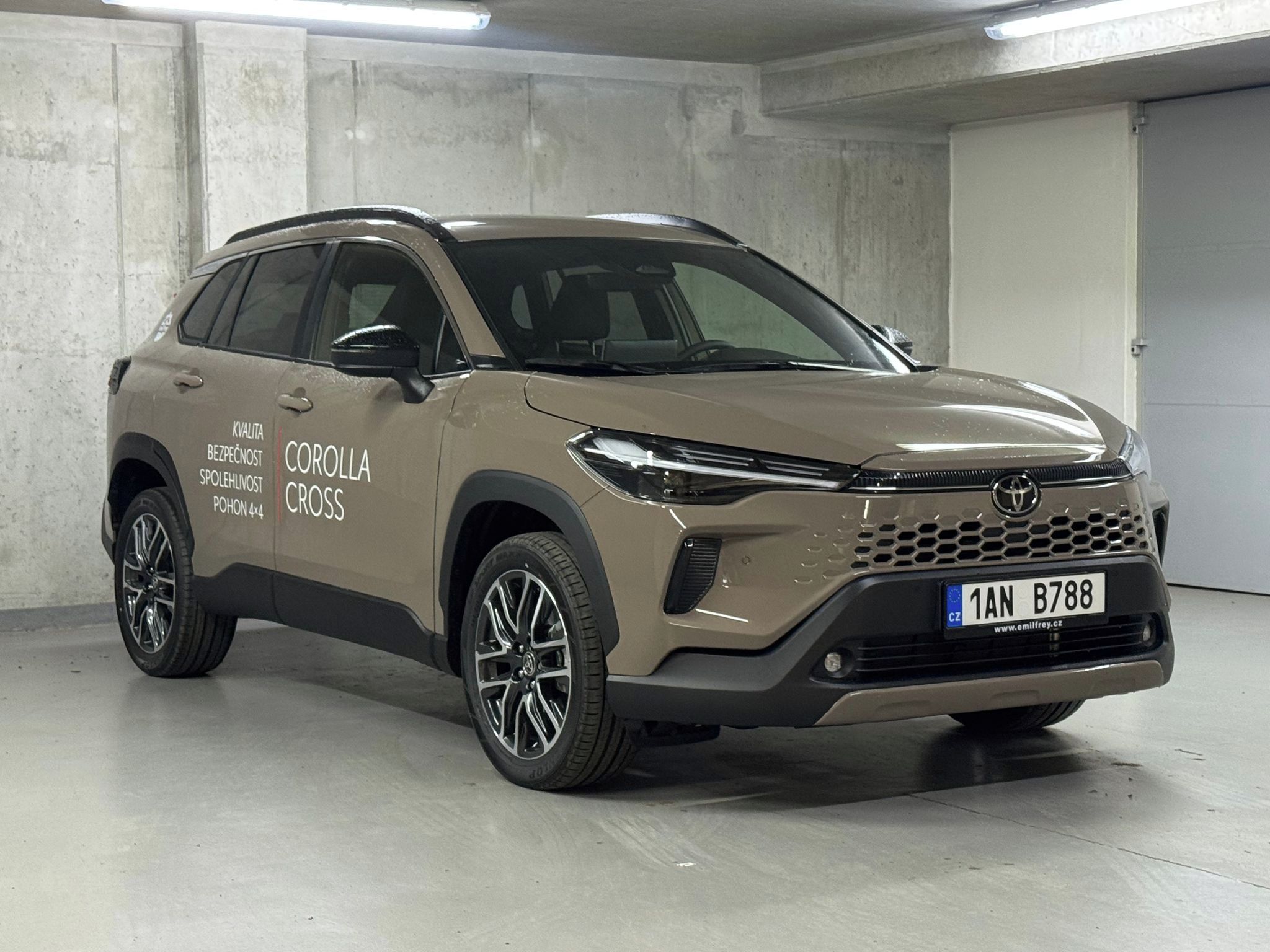 Toyota Corolla Cross, STYLE 1.8 Hybrid (140 k) Style - fotka 3