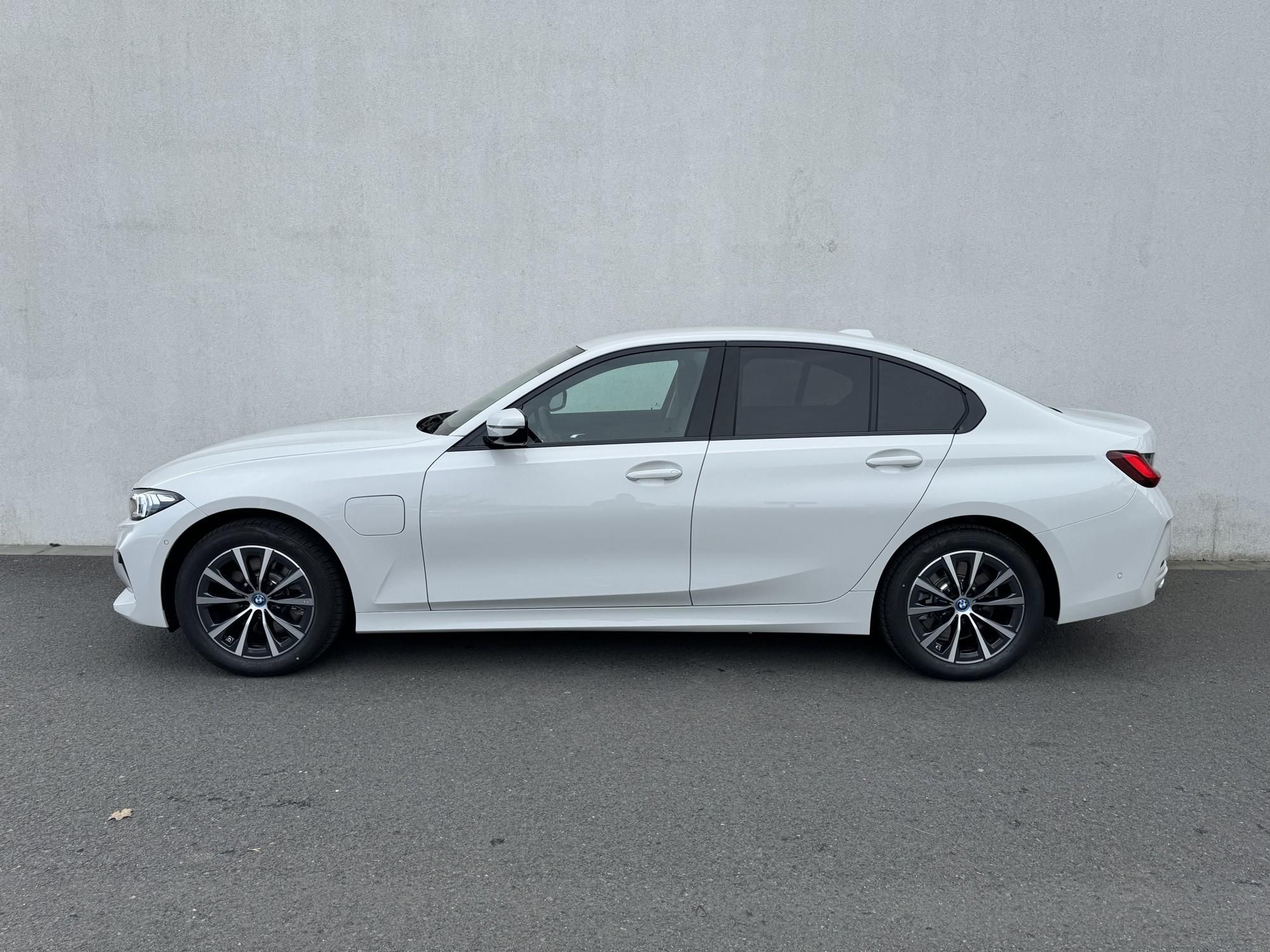 BMW Řada 3, 330e xDrive Sedan Tažné - fotka 5