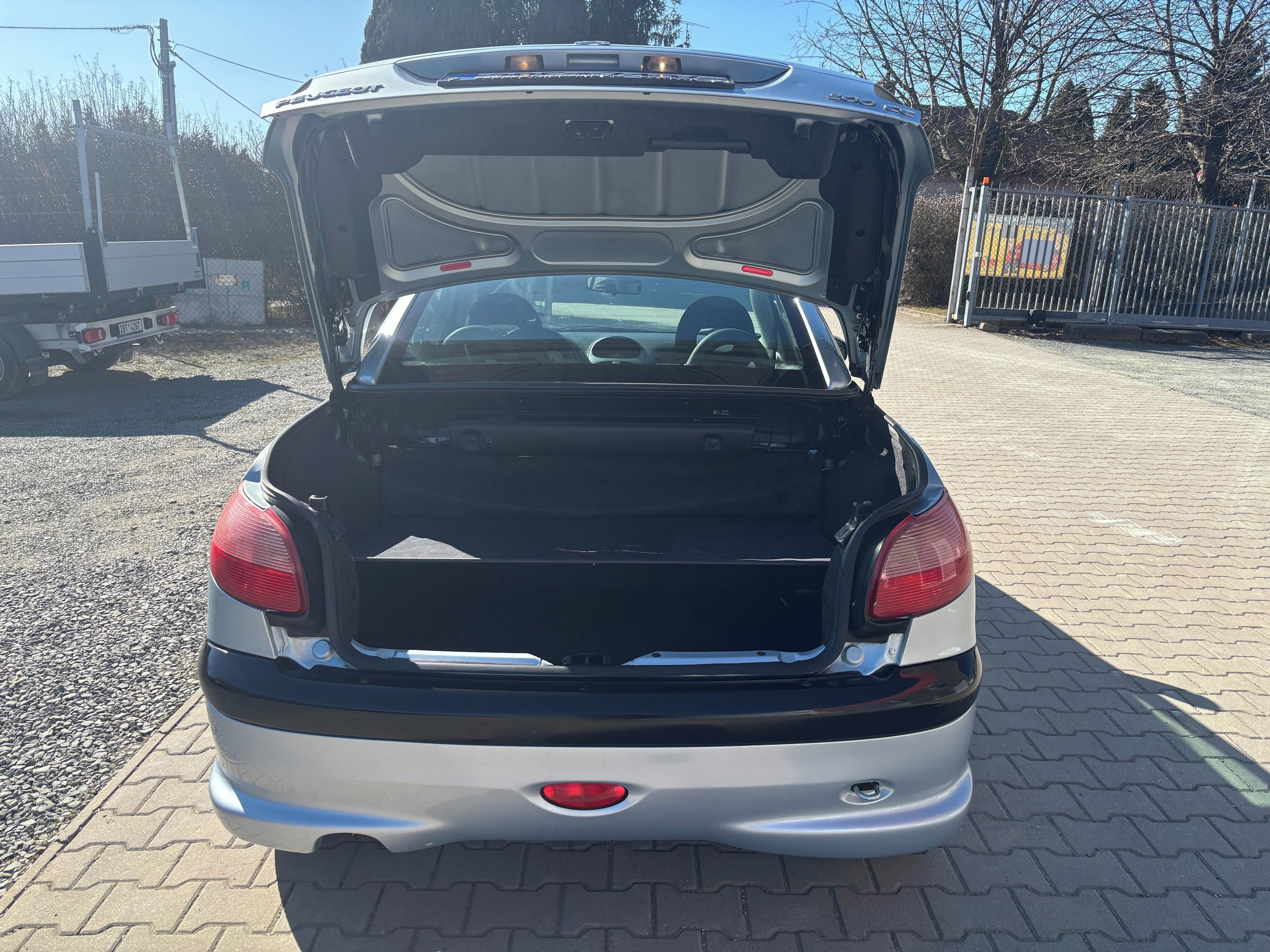 Peugeot 206, CC 1.6i TOP stav ! - fotka 6