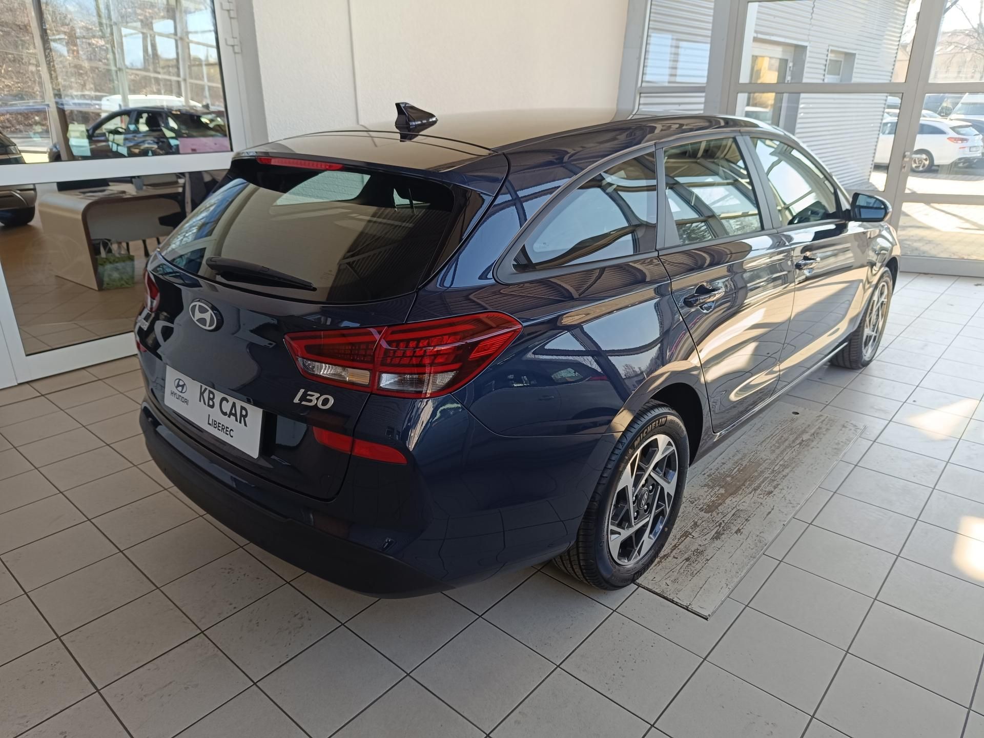 Hyundai i30, 1.0T-GDi 74kW Comfort AT - fotka 4