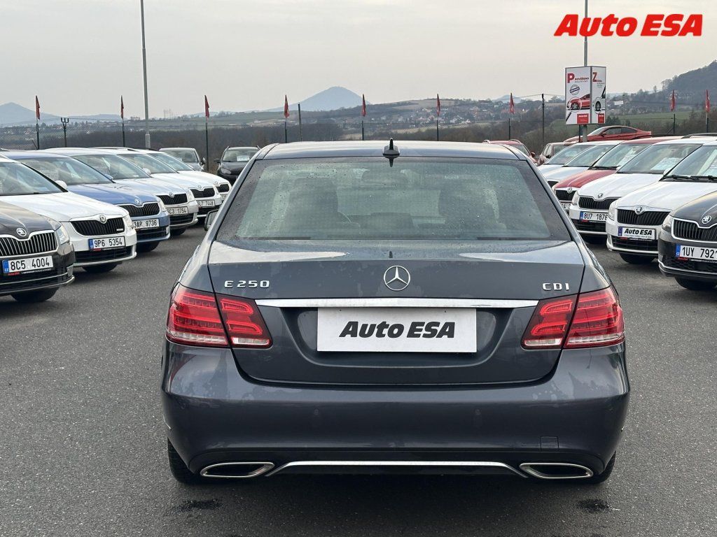 Mercedes-Benz Třídy E, 2.2CDi,AT,navi,LED - fotka 5
