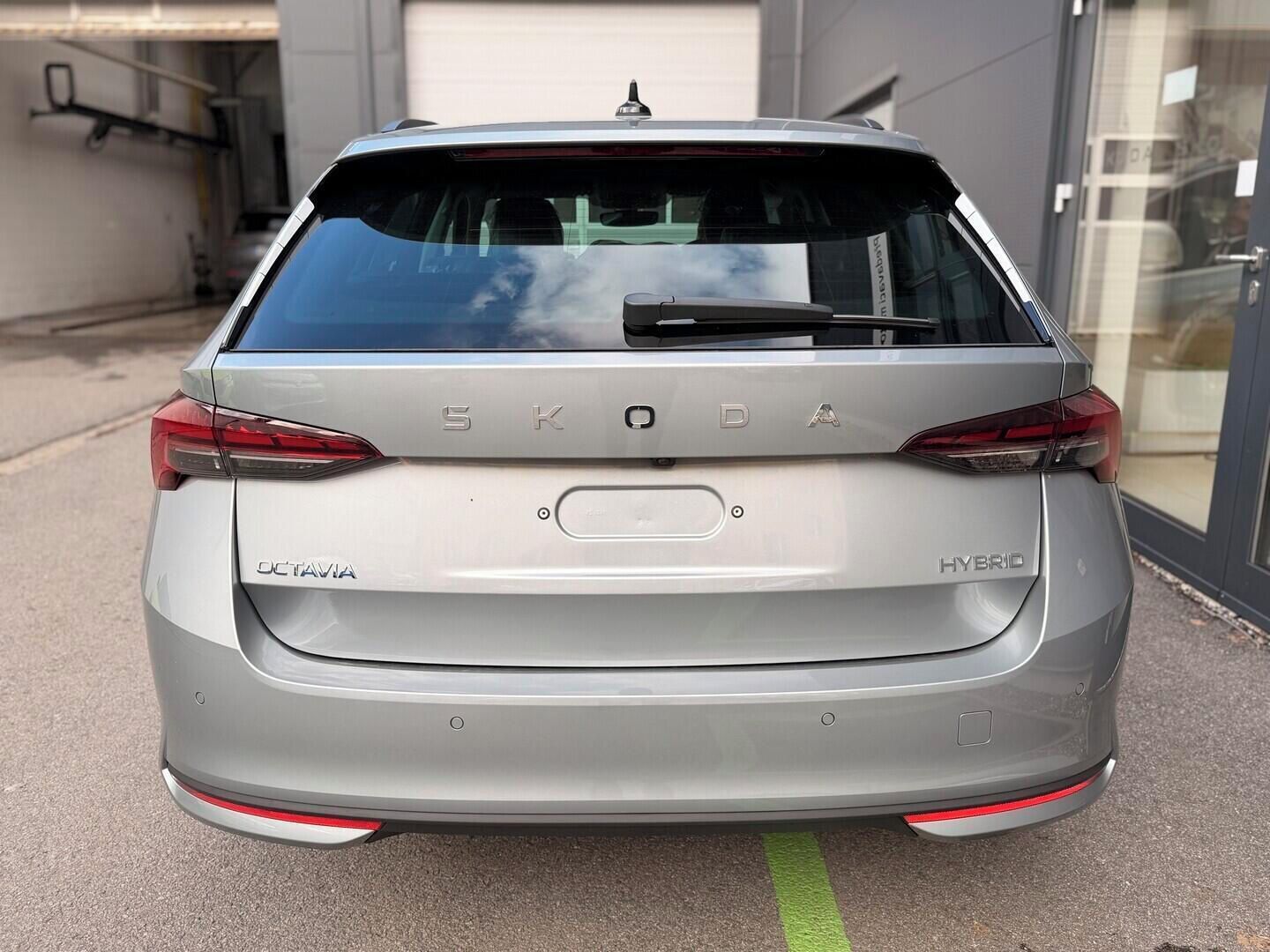 Škoda Octavia, Combi Dynamic 1.5 TSI m-HEV 11 - fotka 5