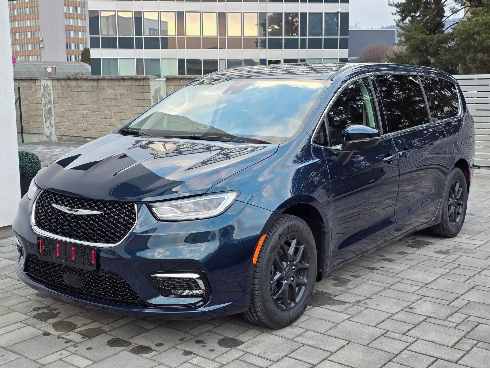 Chrysler Pacifica, 3.6L V6 7 míst Radar DPH - fotka 3