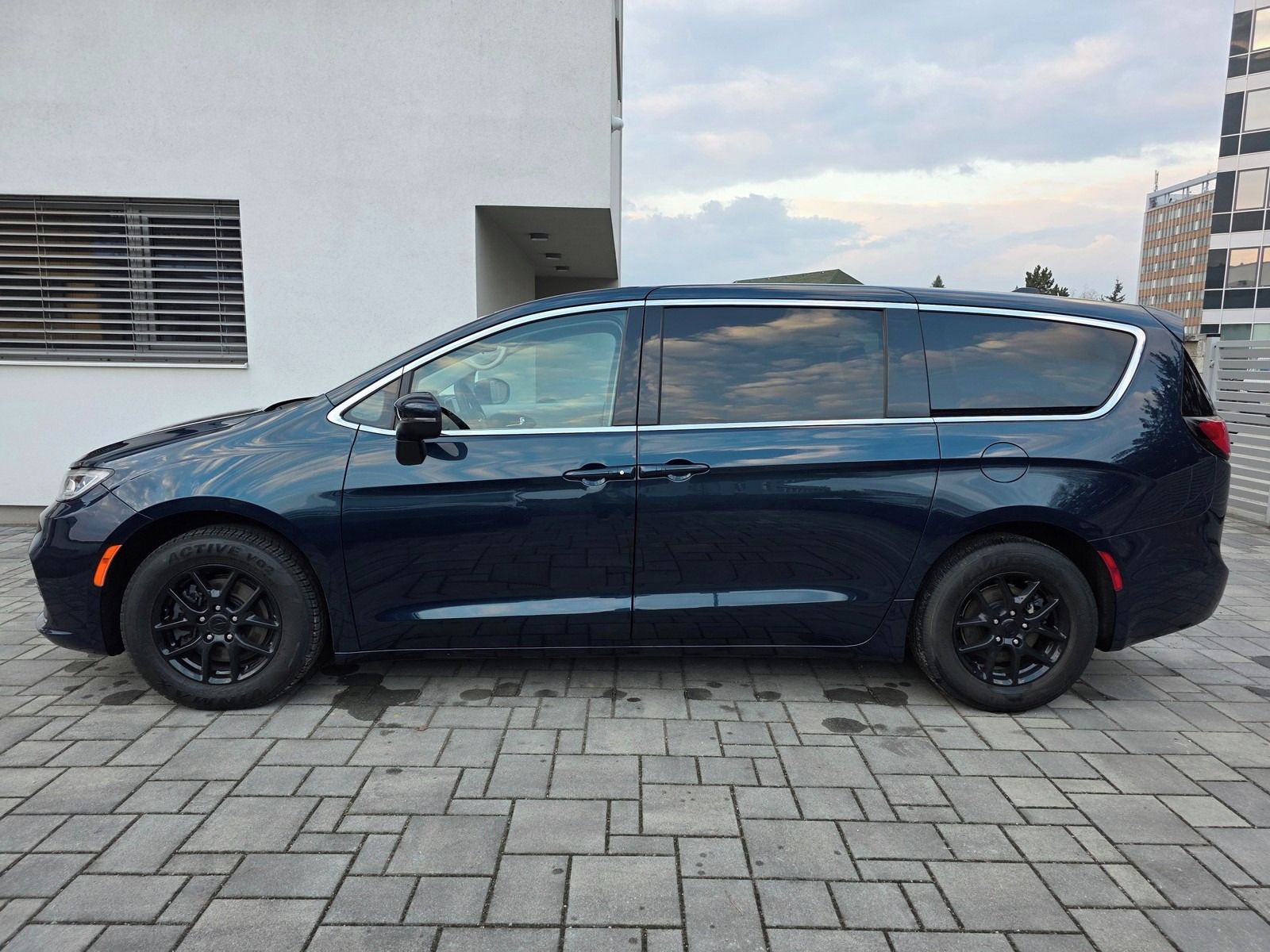 Chrysler Pacifica, 3.6L V6 7 míst Radar DPH - fotka 4