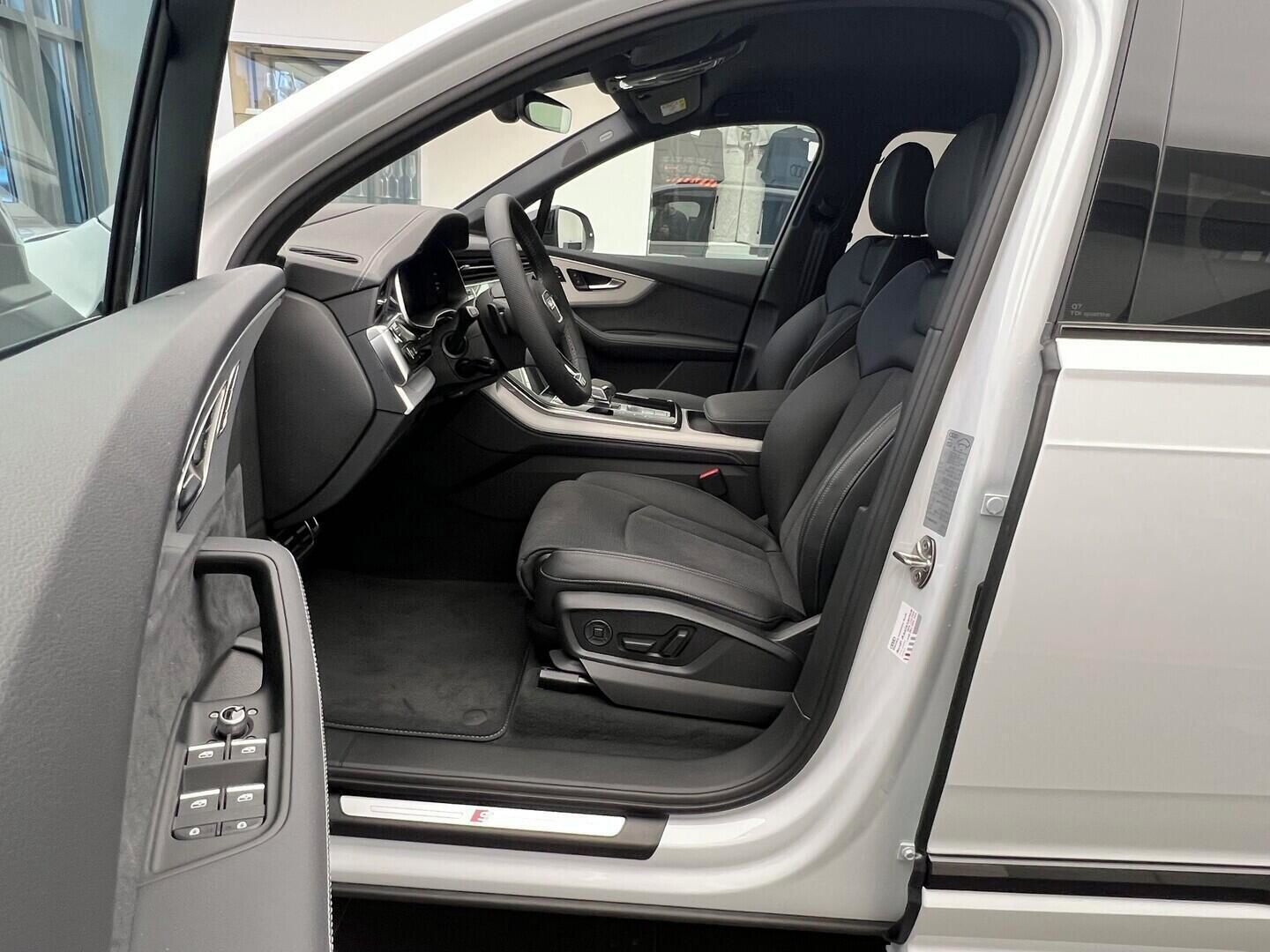 Audi Q7, SUV S line 50 TDI quattro 210 - fotka 6