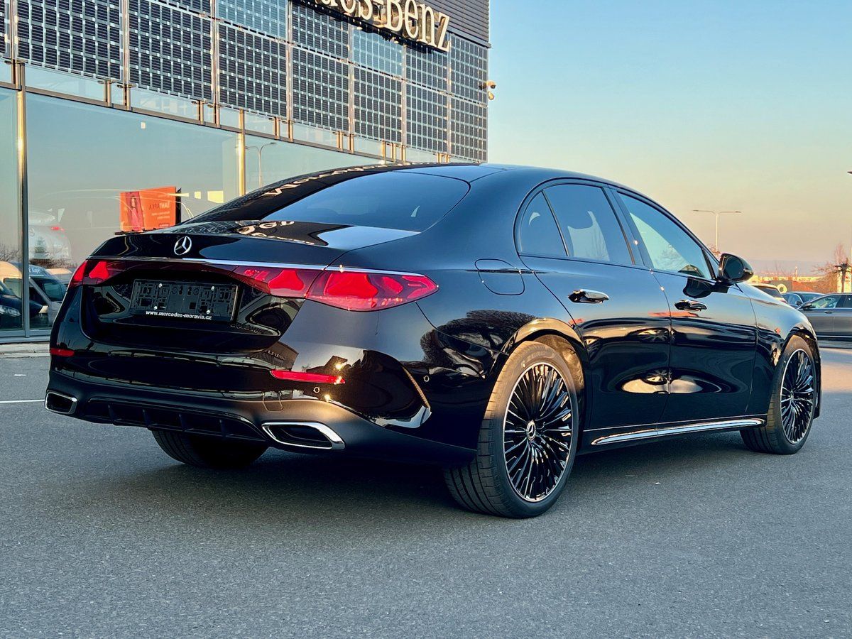 Mercedes-Benz Třídy E, 220 d 4MATIC Linie AMG - fotka 3