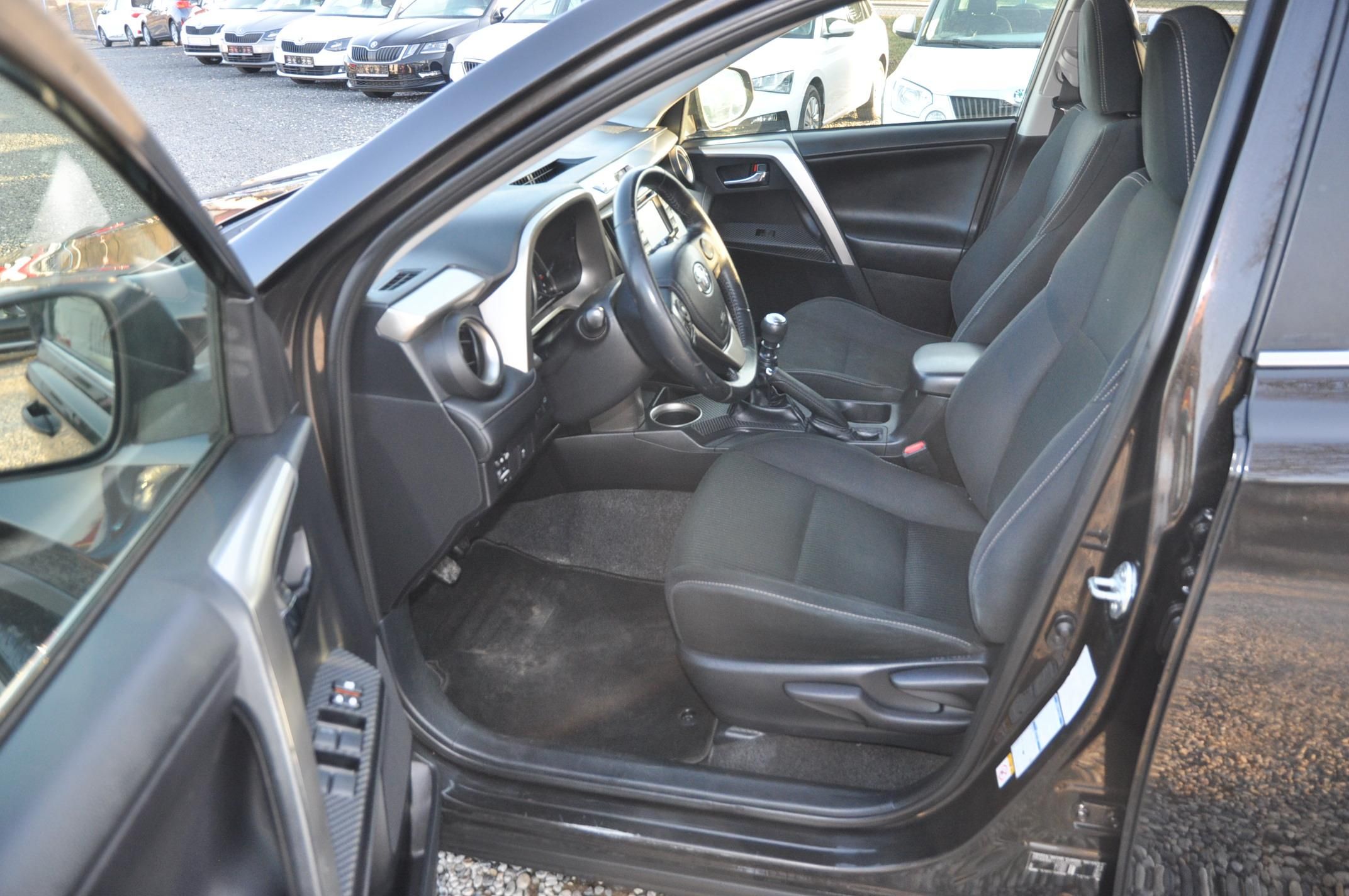 Toyota Rav4, 2.0D-4D 91kW 4x4 - fotka 6