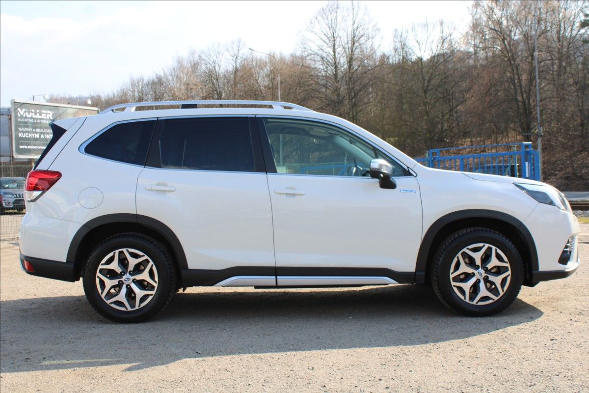 Subaru Forester, 2,0 i  1.MAJ,4X4,A/T,ZÁRUKA - fotka 4