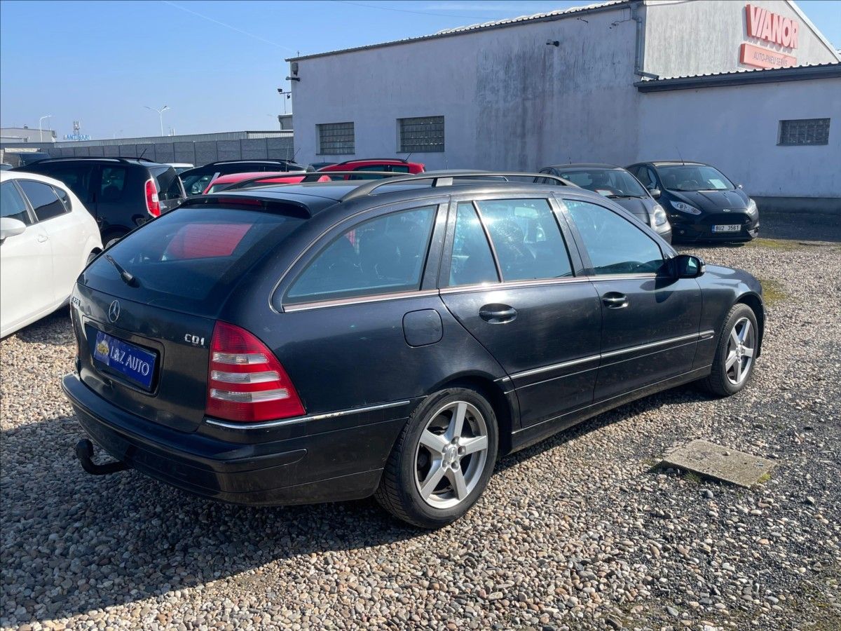 Mercedes-Benz Třídy C, 2,2 220 CDi - fotka 4