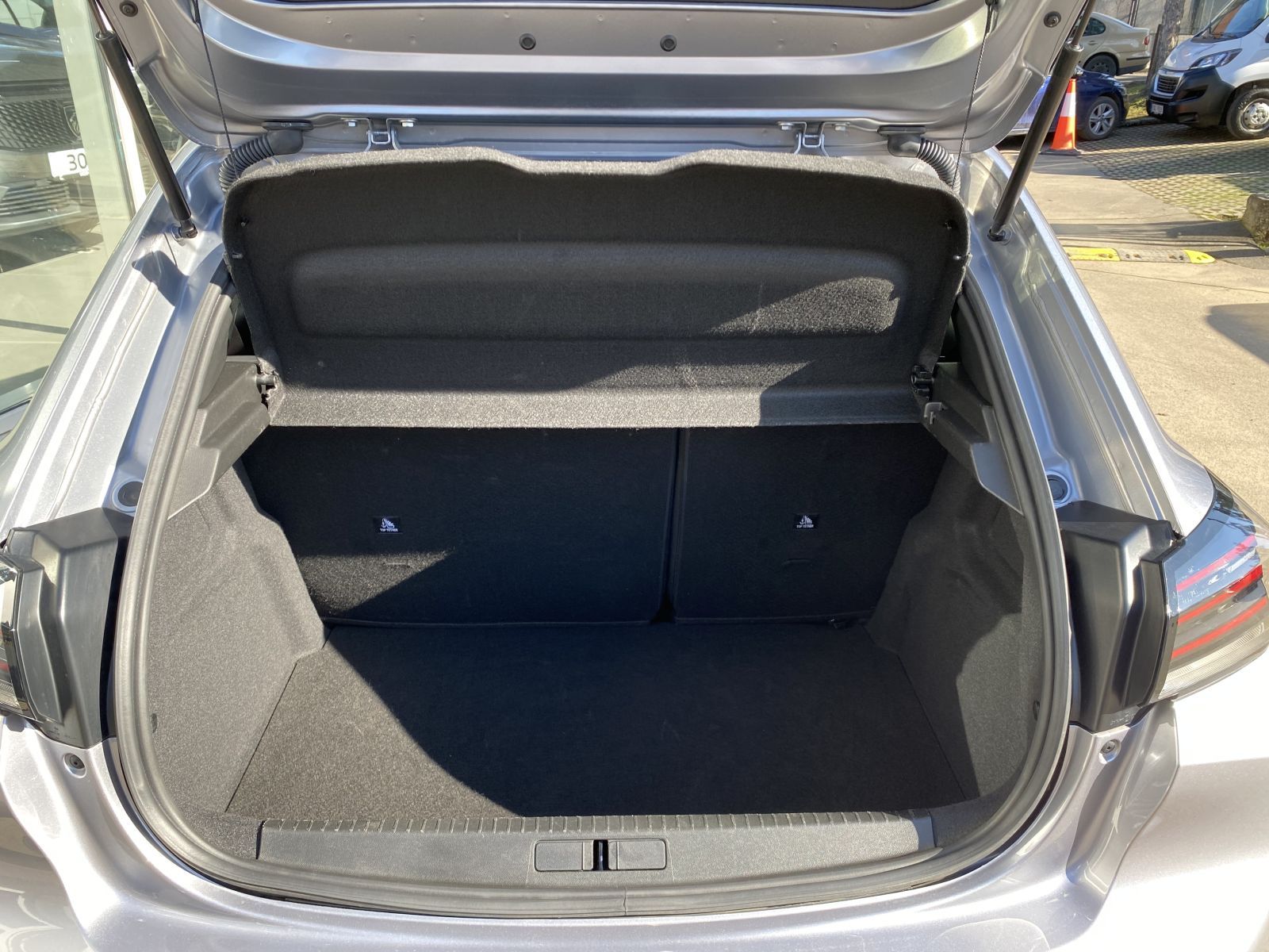 Peugeot 208, ALLURE Hybrid 100 e-DCS6 - fotka 6