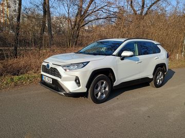 2.5 Hybrid 4x4 2023 ČR 1maj.