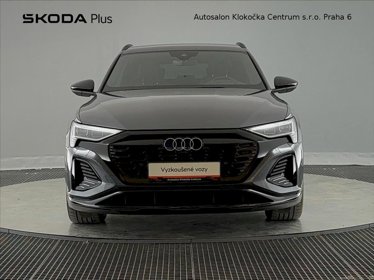 Audi Q8 e-tron, 300 kW 55 S-line Quattro - fotka 4