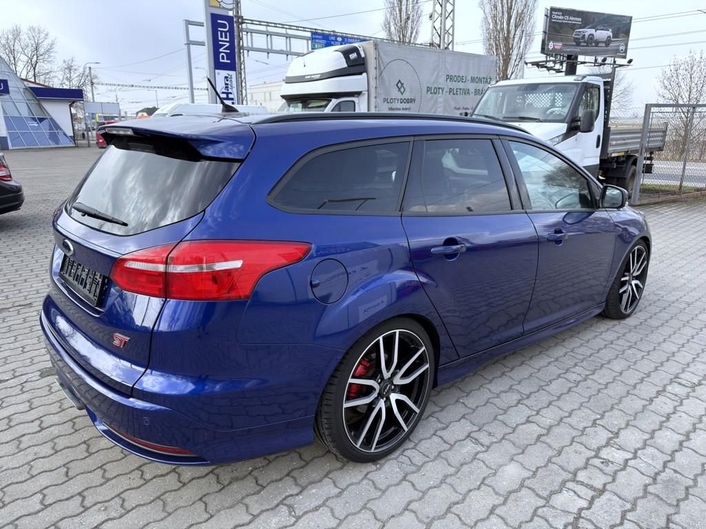 Ford Focus, 2.0 ST 184 kW navi. xenony - fotka 5