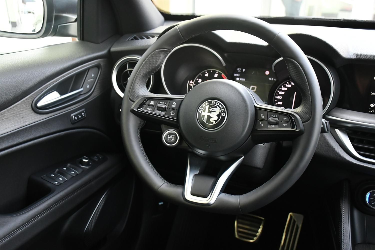 Alfa Romeo Stelvio, 2.0 Ti AT8-Q4 206kW - fotka 6