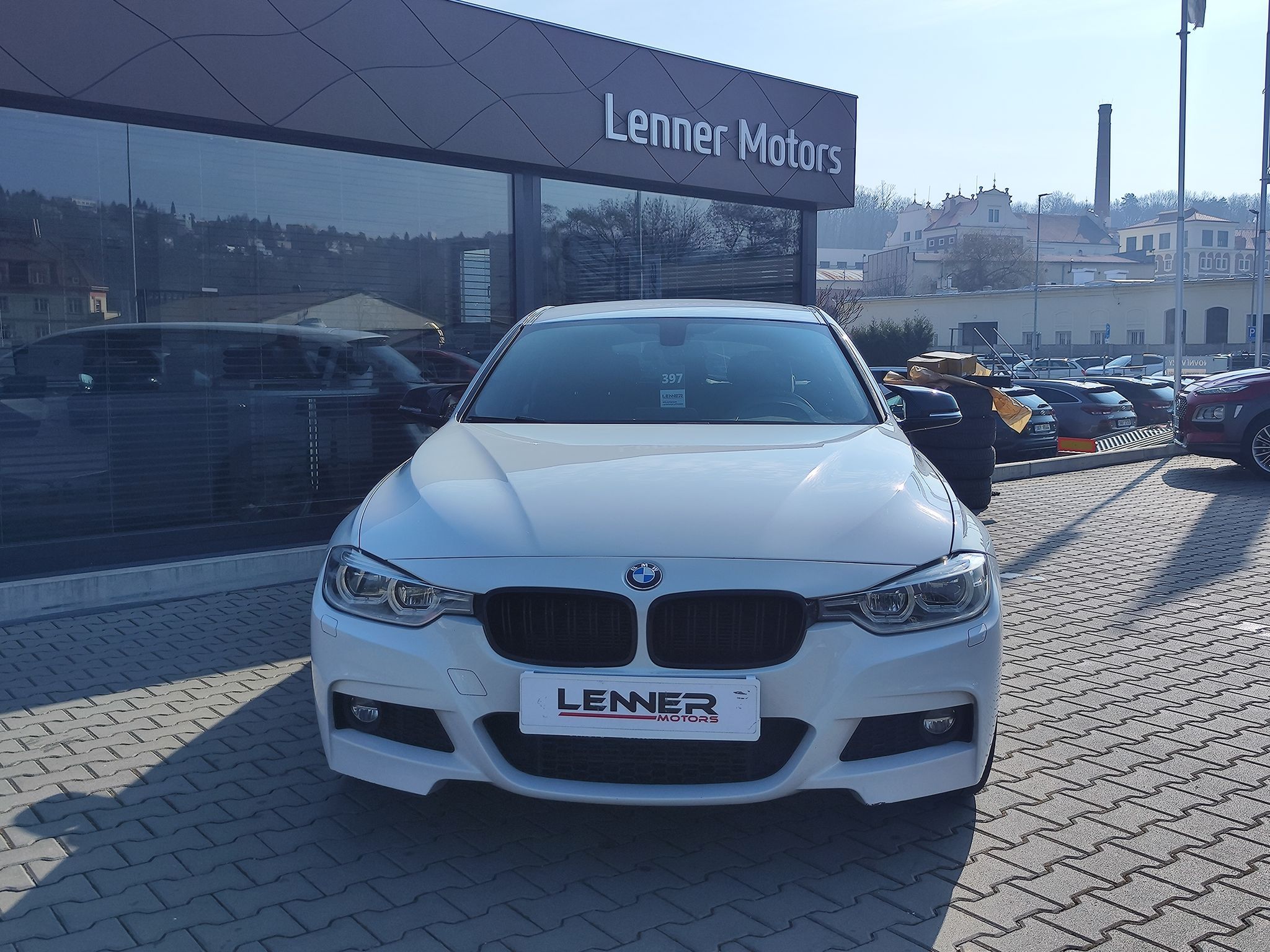 BMW Řada 3, 320d/140kW xDrive M-paket - fotka 2