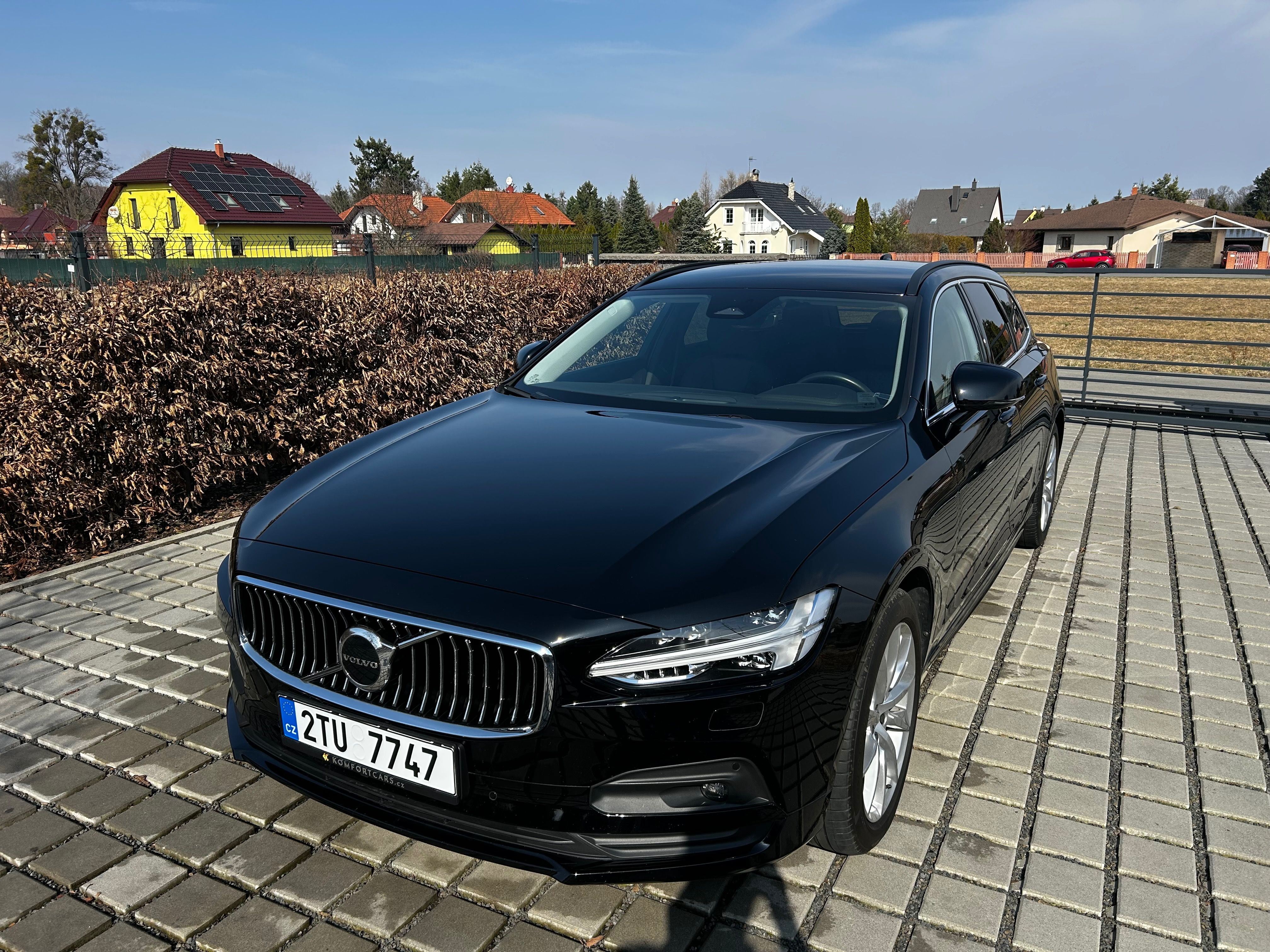 Volvo V90, B4 145kW 2022 - fotka 2