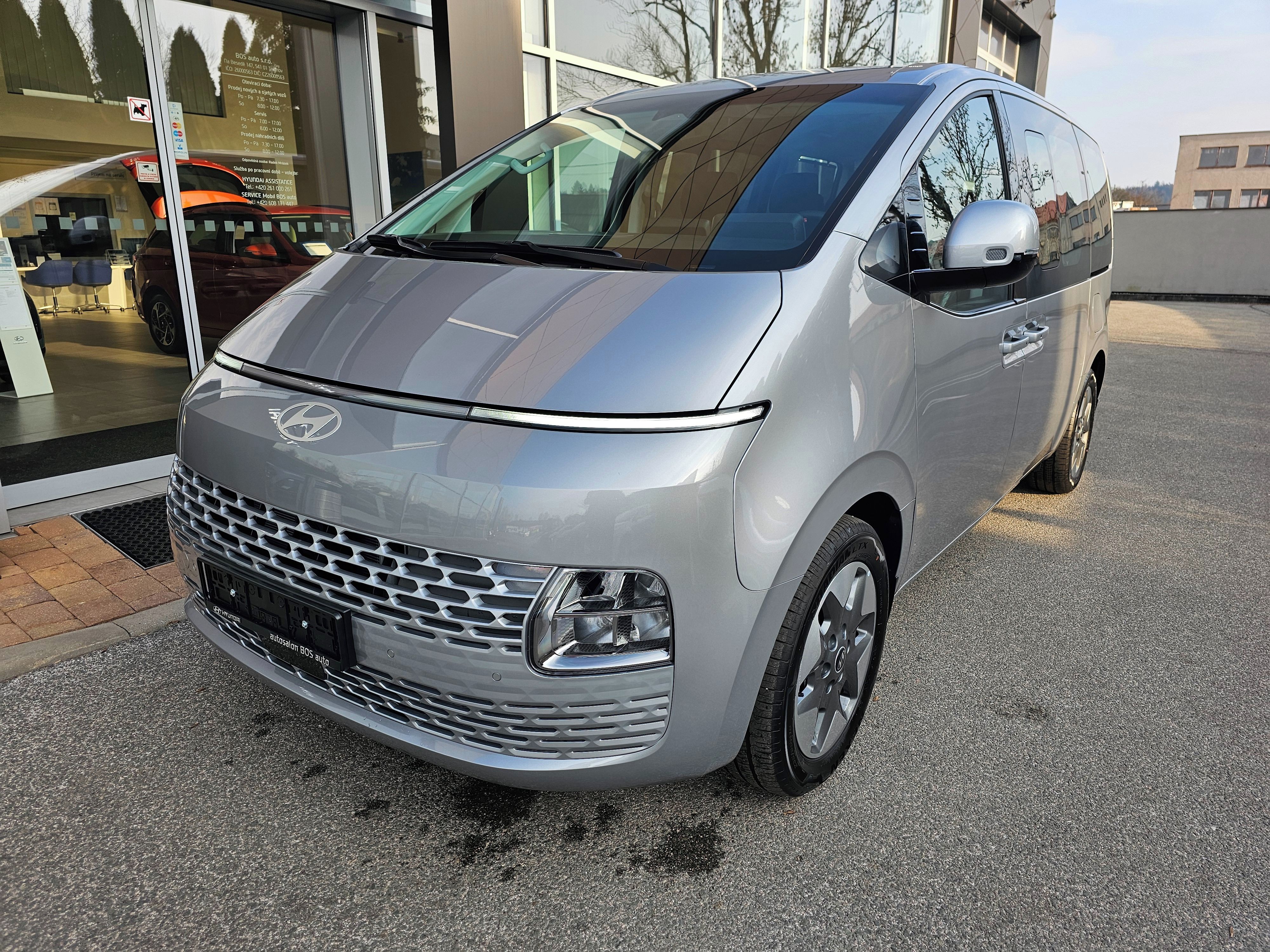 Hyundai Staria, 1,6T Hybrid 6-AT STYLE - fotka 3