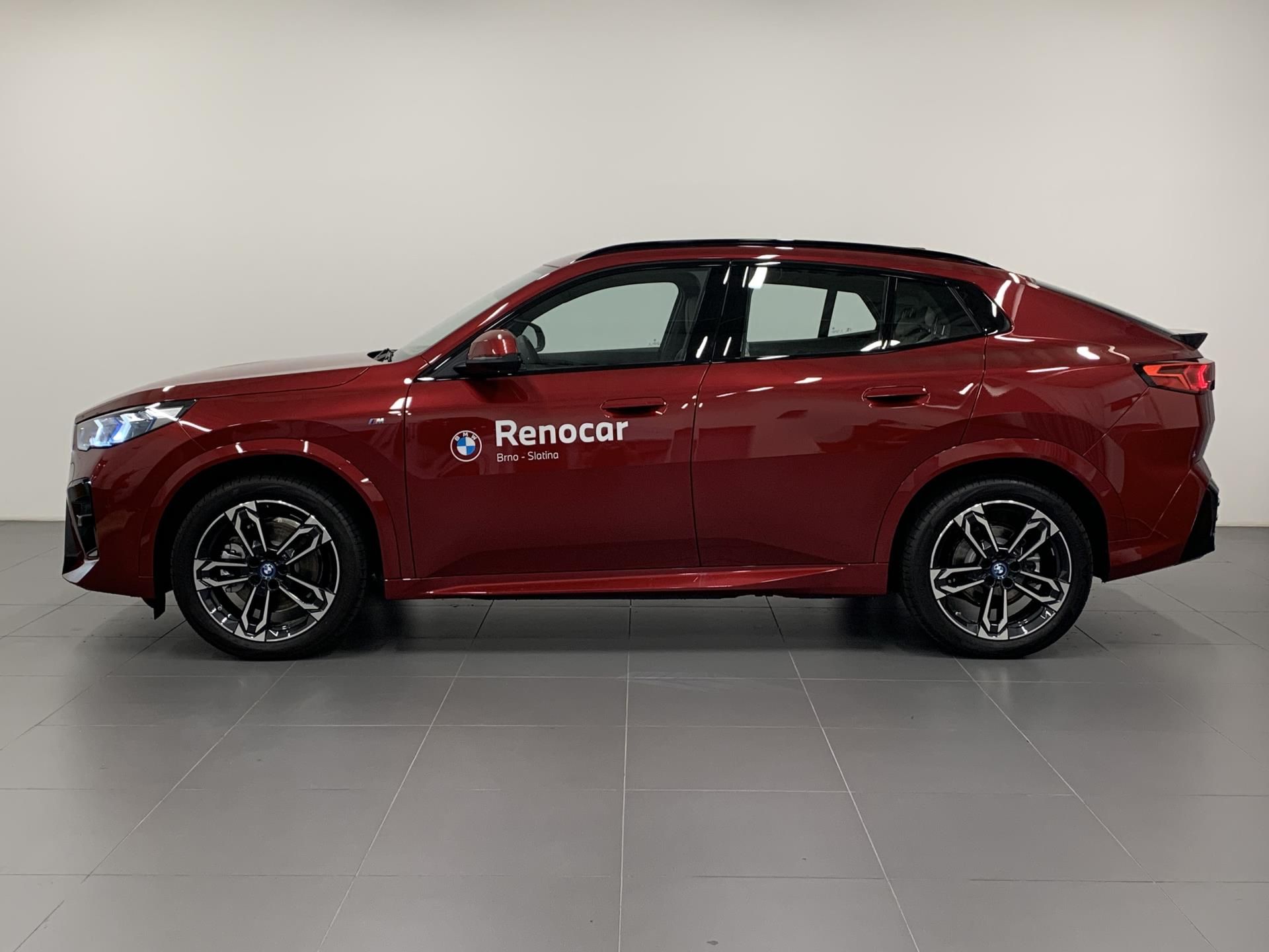 BMW iX2, iX2 xDrive30 - fotka 3